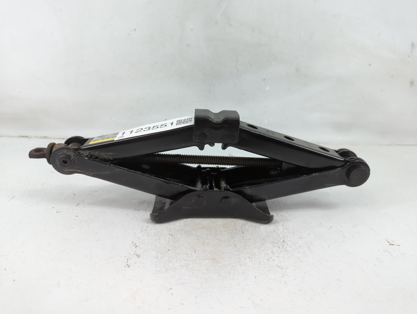 2013 Volkswagen Passat Spare Scissor Car Jack - Oemusedautoparts1.com