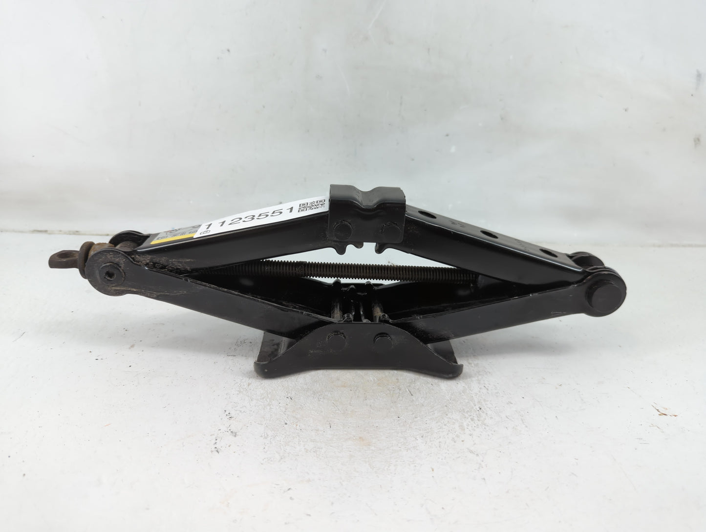 2013 Volkswagen Passat Spare Scissor Car Jack 1123551 - Oemusedautoparts1.com