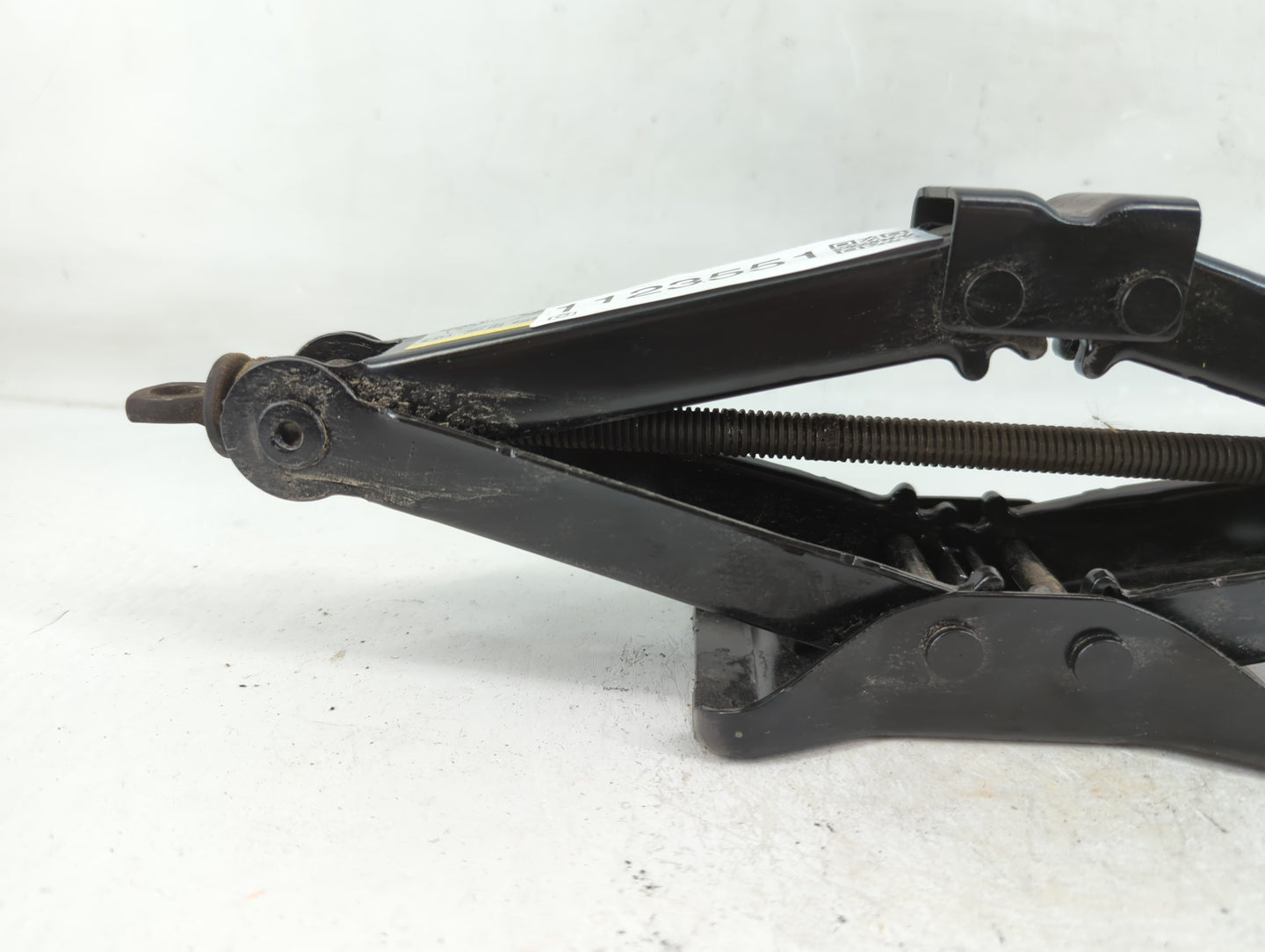 2013 Volkswagen Passat Spare Scissor Car Jack 1123551 - Oemusedautoparts1.com
