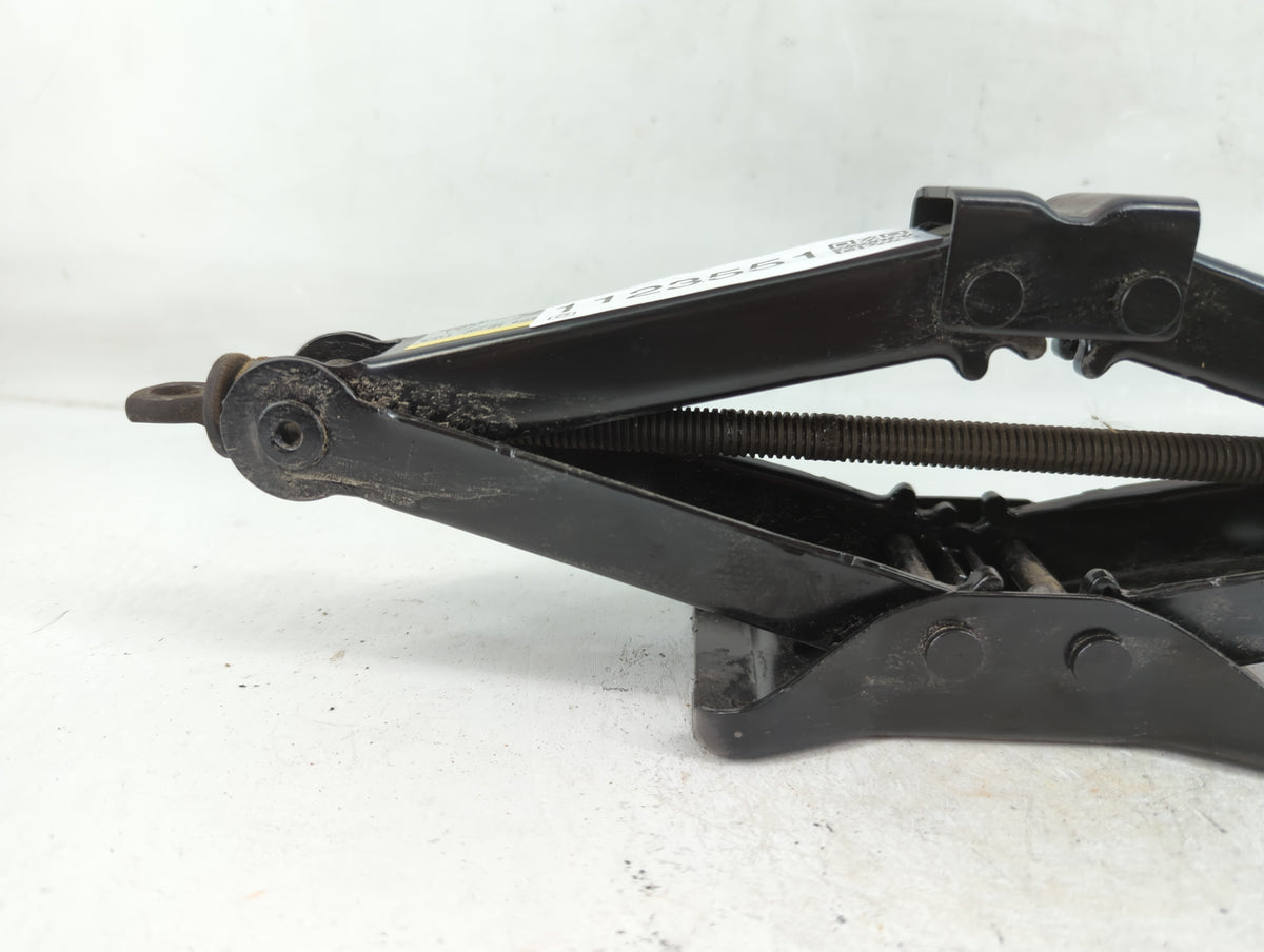 2013 Volkswagen Passat Spare Scissor Car Jack 1123551 - Oemusedautoparts1.com