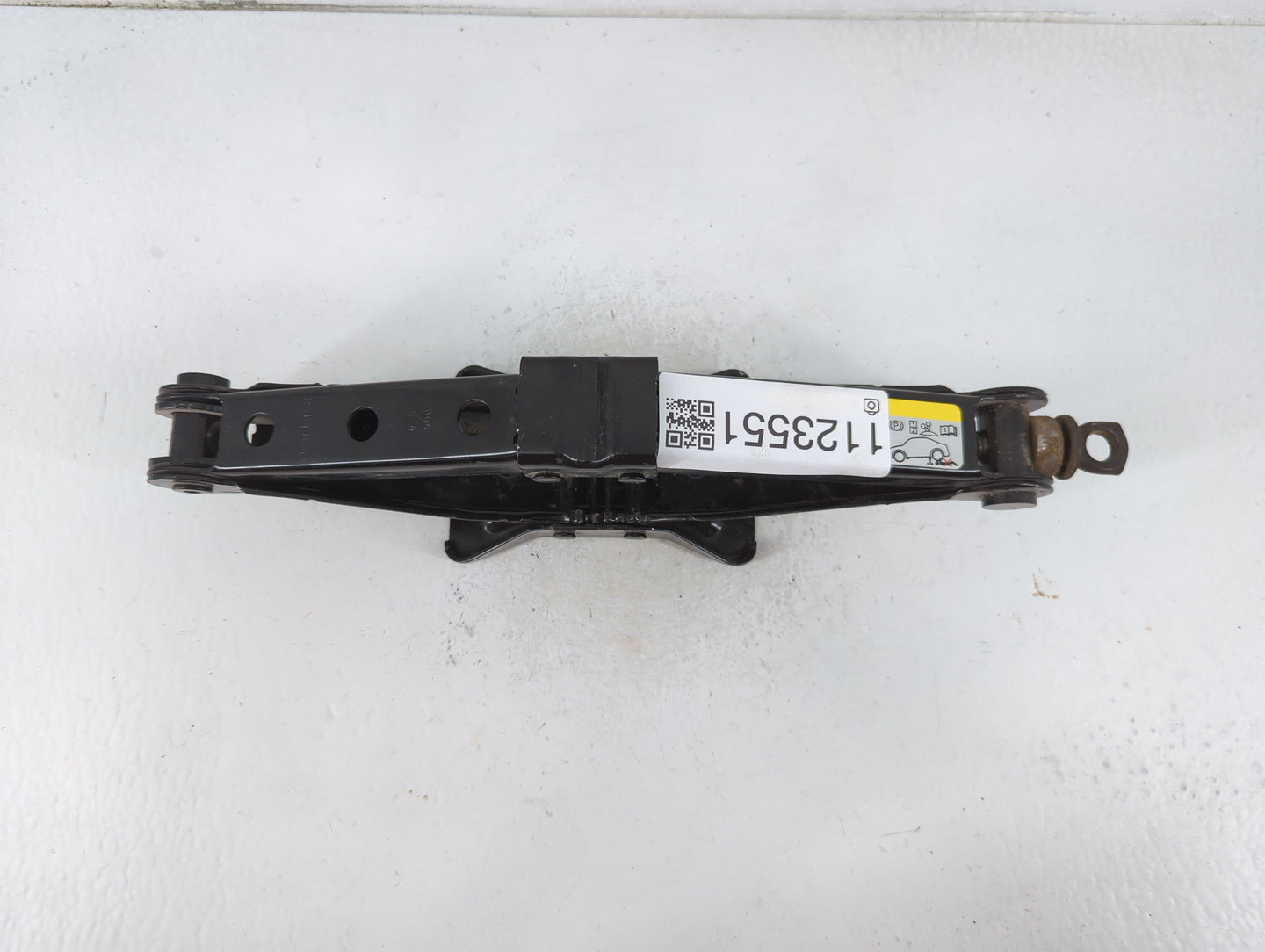 2013 Volkswagen Passat Spare Scissor Car Jack - Oemusedautoparts1.com