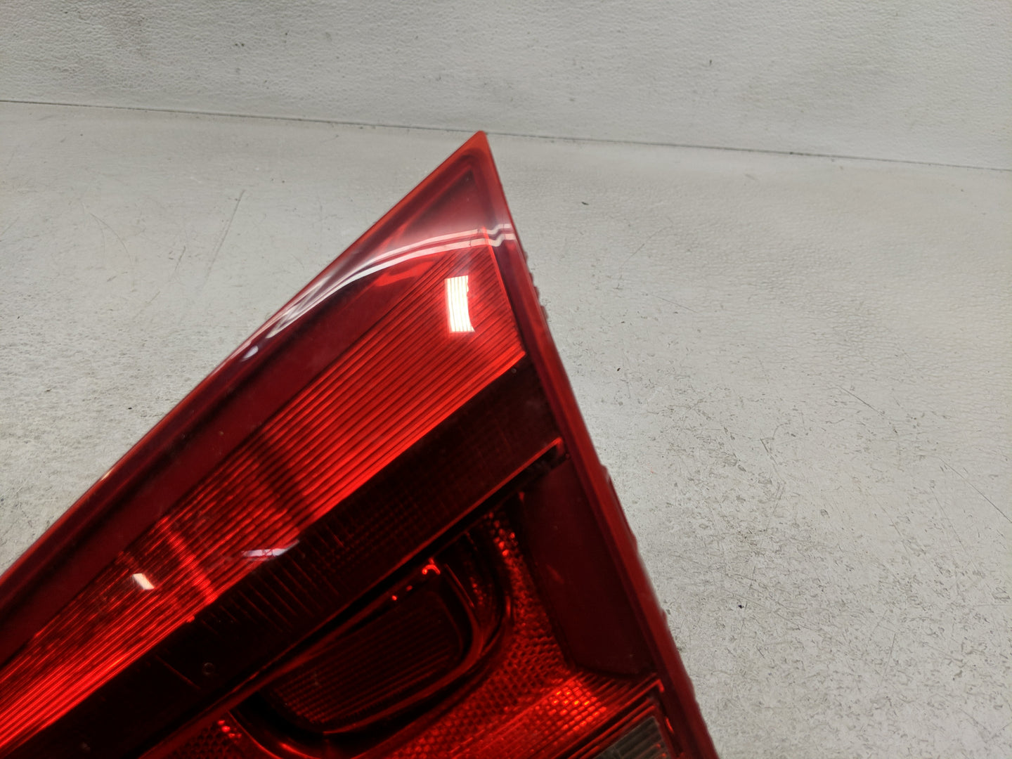 2012-2015 Volkswagen Passat Tail Light Assembly Passenger Right OEM P/N:561 945 094 B Fits Fits 2012 2013 2014 2015 OEM Used