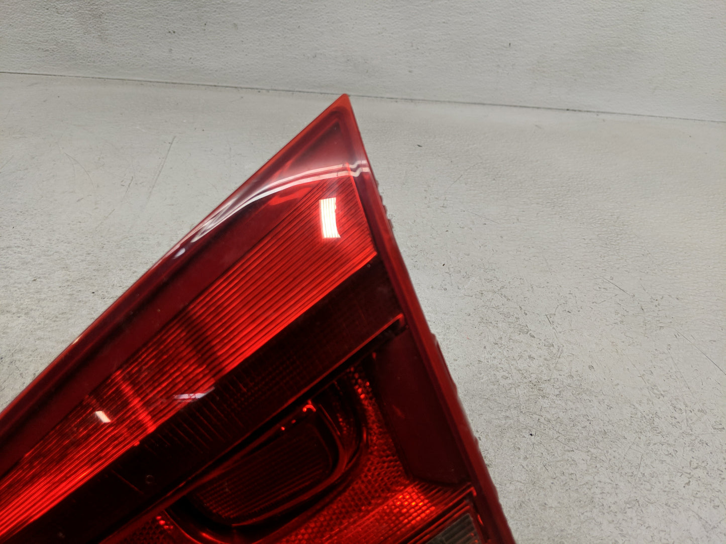 2012-2015 Volkswagen Passat Tail Light Assembly Passenger Right OEM P/N:561 945 094 B Fits Fits 2012 2013 2014 2015 OEM Used