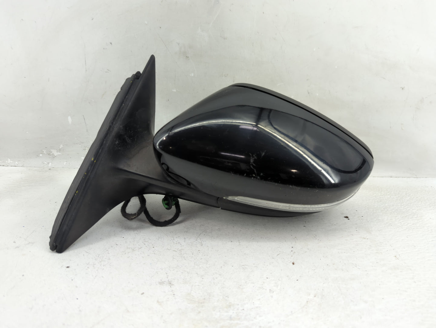 2013-2015 Volkswagen Passat Driver Side View Mirror - Left Door Mirror OEM Used - Oemusedautoparts1.com