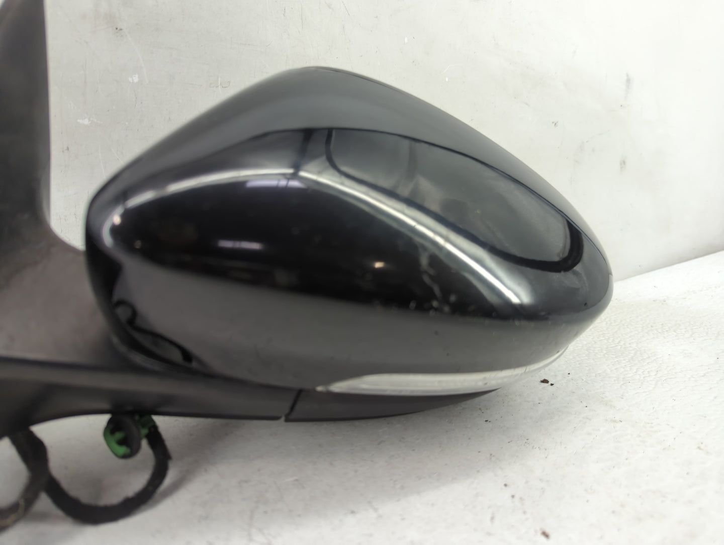 2013-2015 Volkswagen Passat Driver Side View Mirror - Left Door Mirror OEM Used - Oemusedautoparts1.com