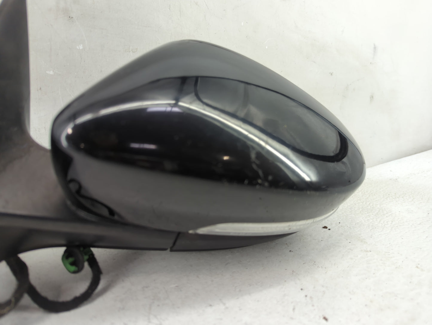 2013-2015 Volkswagen Passat Driver Side View Mirror - Left Door Mirror OEM Used - Oemusedautoparts1.com