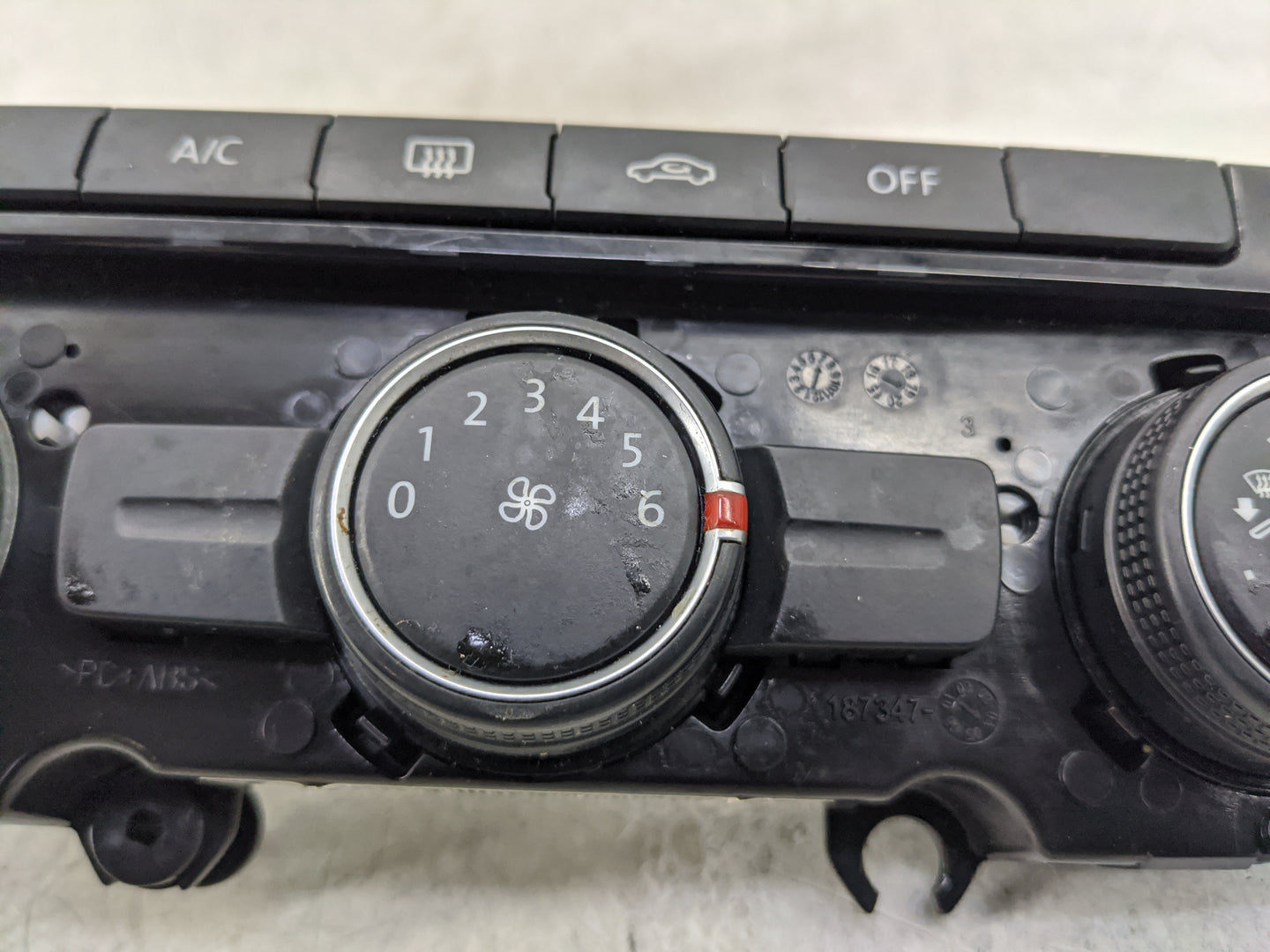 2020 Volkswagen Passat Climate Control Module Temperature AC/Heater Replacement P/N:184526-00 Fits OEM Used Auto Parts - Oem