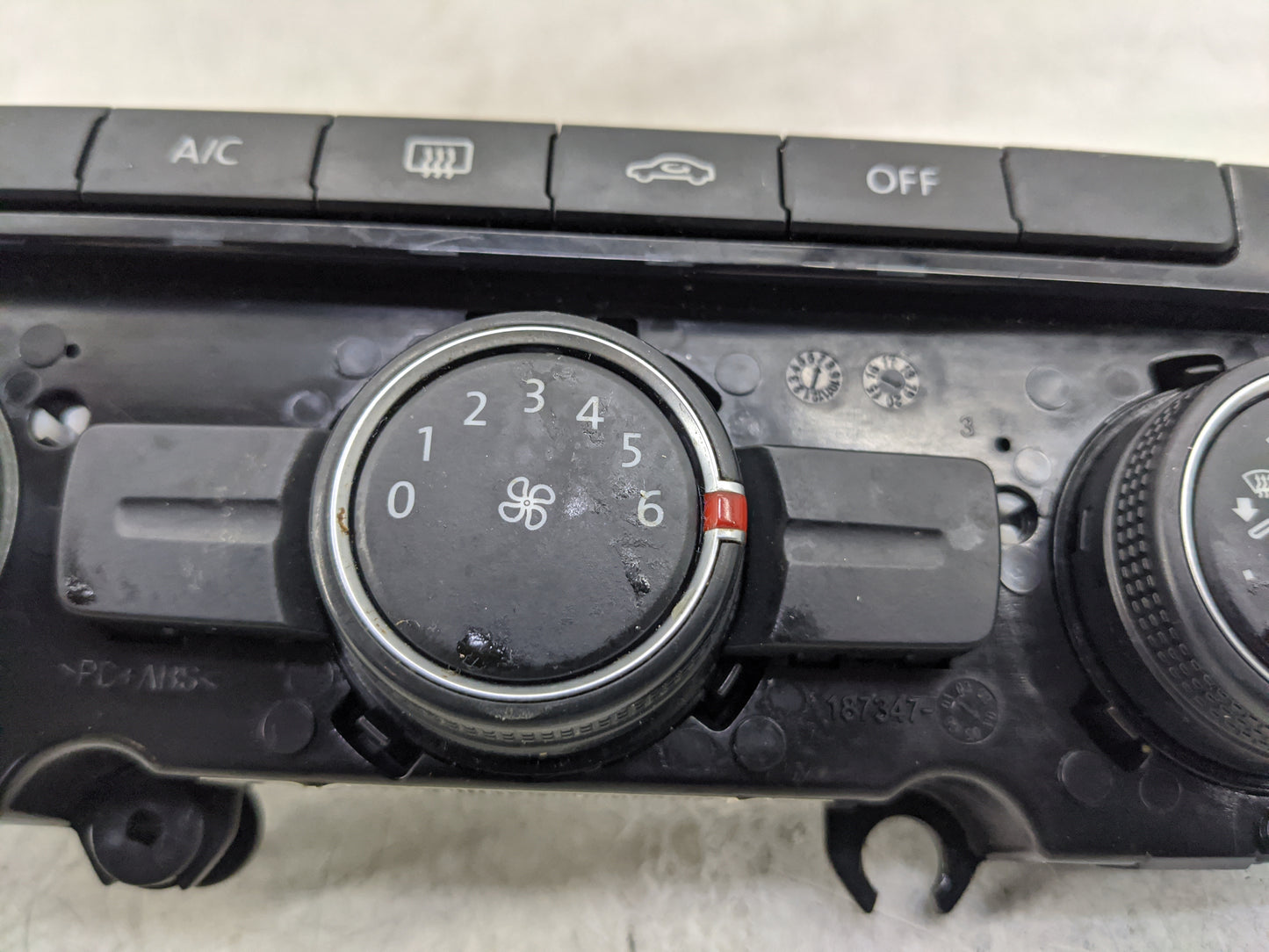 2020 Volkswagen Passat Climate Control Module Temperature AC/Heater Replacement P/N:184526-00 Fits OEM Used Auto Parts - Oem