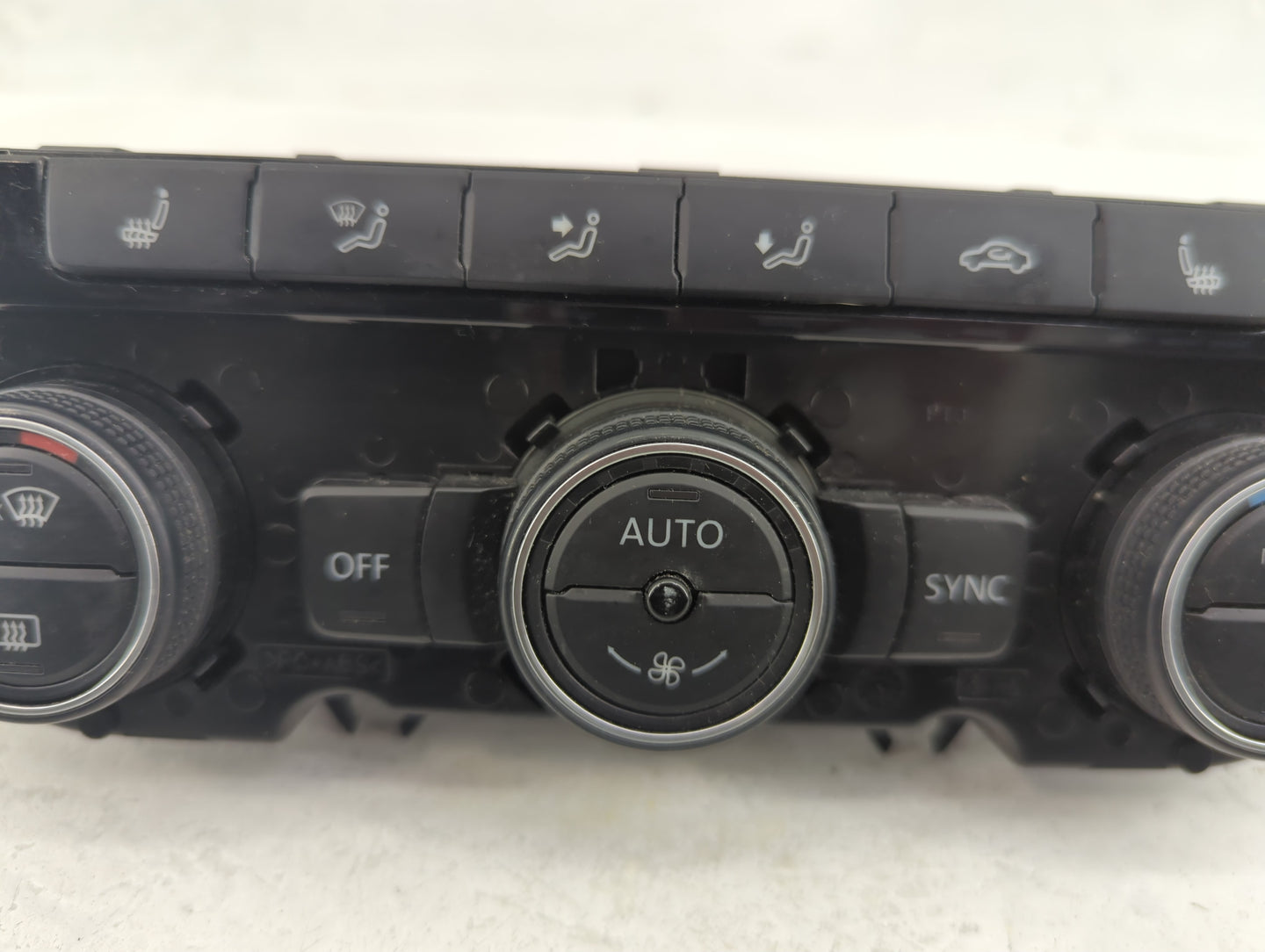 2020 Volkswagen Passat Climate Control Module Temperature AC/Heater Replacement P/N:184526-00 Fits OEM Used Auto Parts - Oem