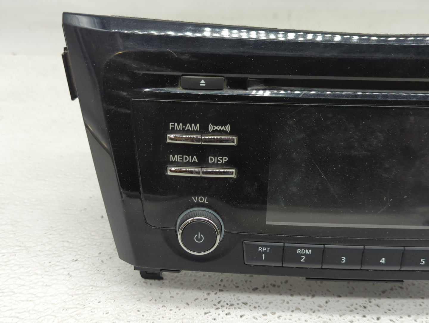 2013 Volkswagen Passat Radio AM FM Cd Player Receiver Replacement P/N:281856FL0A Fits OEM Used Auto Parts - Oemusedautoparts