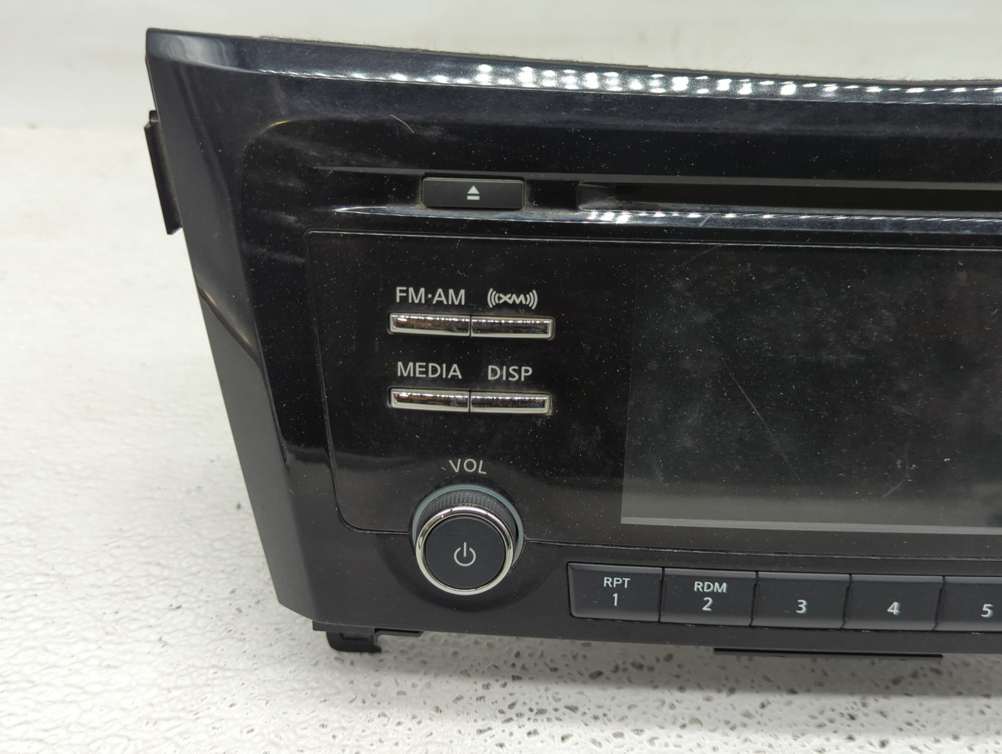 2013 Volkswagen Passat Radio AM FM Cd Player Receiver Replacement P/N:281856FL0A Fits OEM Used Auto Parts - Oemusedautoparts
