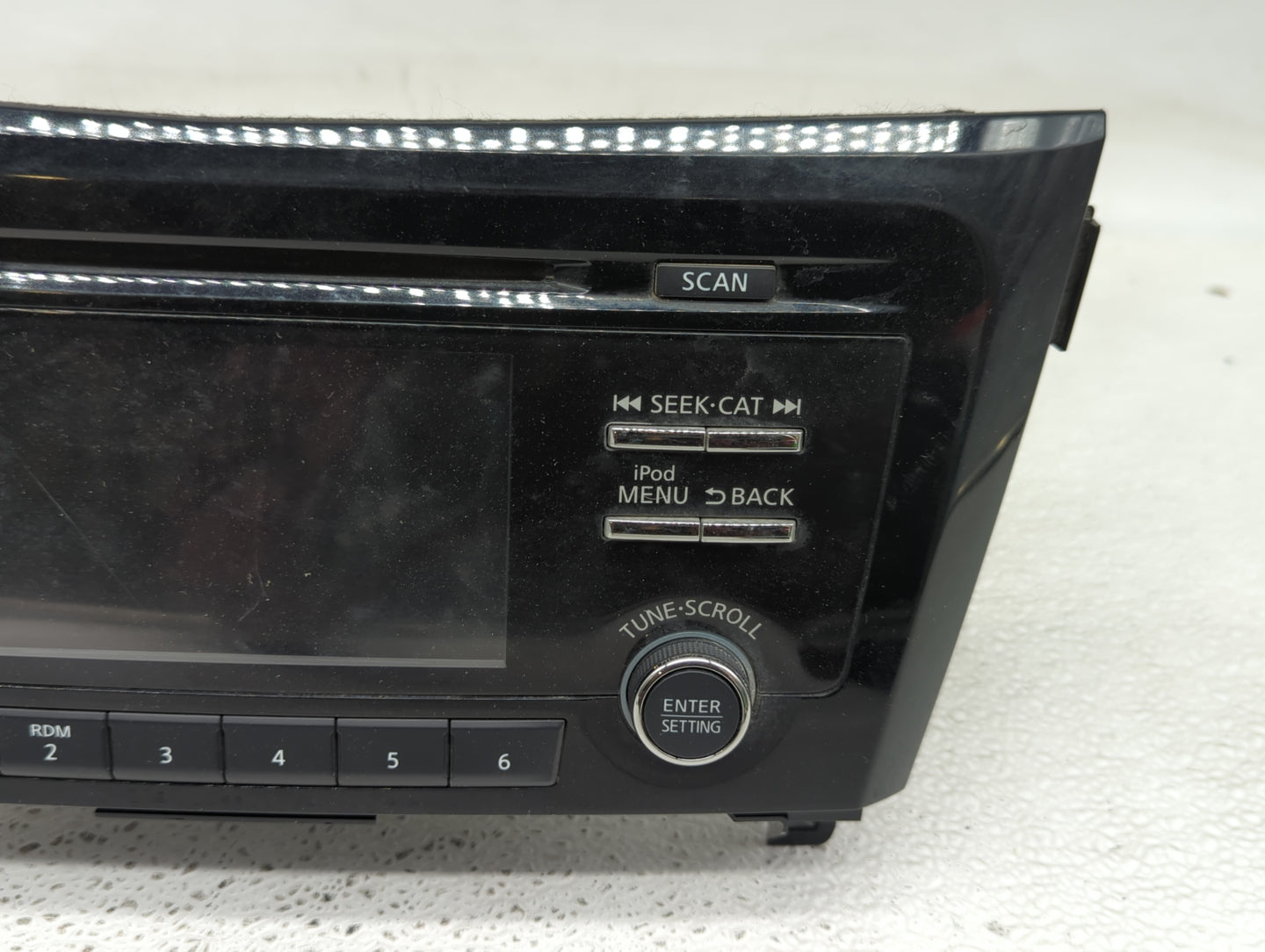 2013 Volkswagen Passat Radio AM FM Cd Player Receiver Replacement P/N:281856FL0A Fits OEM Used Auto Parts - Oemusedautoparts