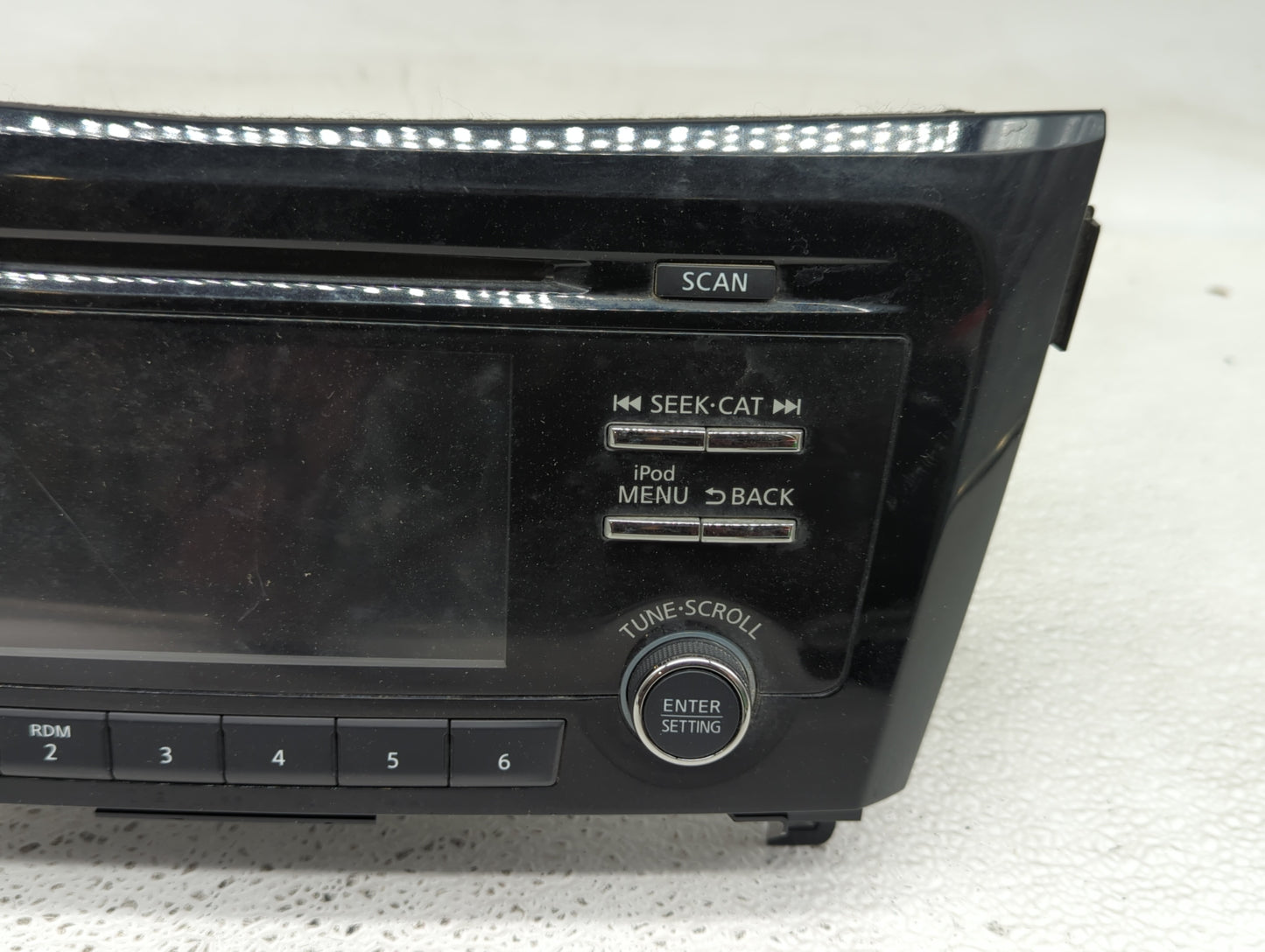 2013 Volkswagen Passat Radio AM FM Cd Player Receiver Replacement P/N:281856FL0A Fits OEM Used Auto Parts - Oemusedautoparts