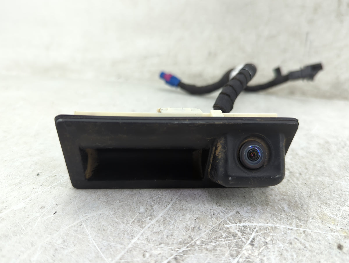 2013 Volkswagen Passat Back Up Sensor Backup Camera - Oemusedautoparts1.com