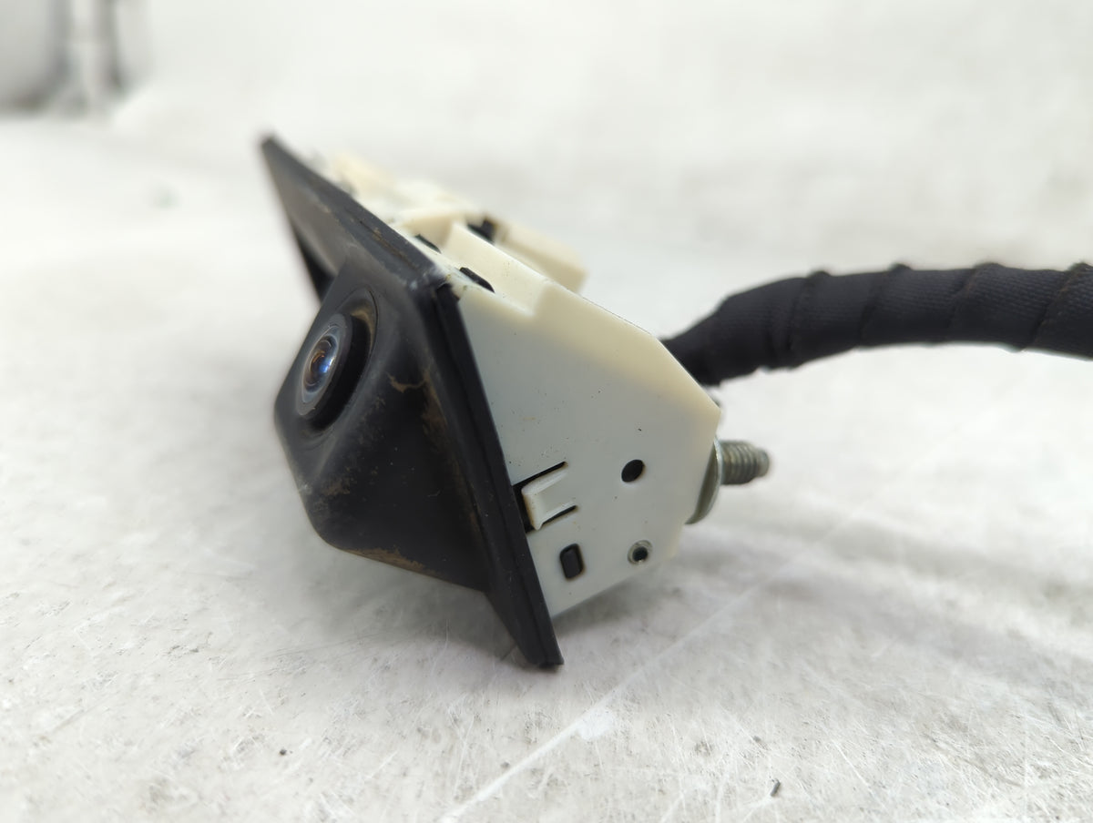 2013 Volkswagen Passat Back Up Sensor Backup Camera - Oemusedautoparts1.com