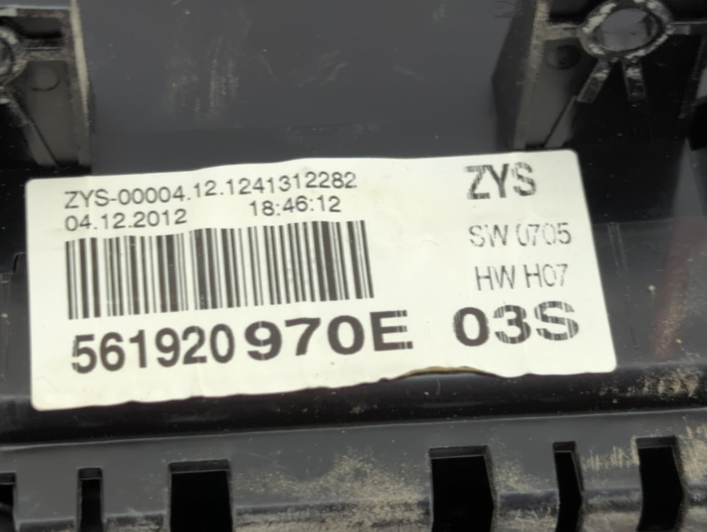 2013-2014 Volkswagen Passat Instrument Cluster Speedometer Gauges P/N:561920970E Miles: Fits Fits 2013 2014 OEM Used Auto Pa
