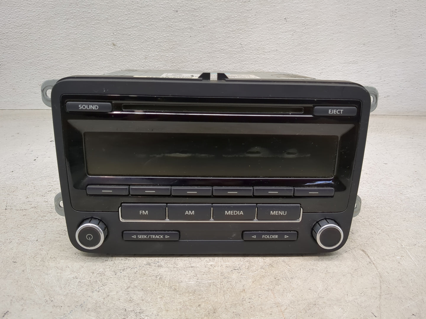 2012-2015 Volkswagen Passat Radio AM FM Cd Player Receiver Replacement P/N:1K0035164D 28352655 Fits OEM Used Auto Parts - Oe