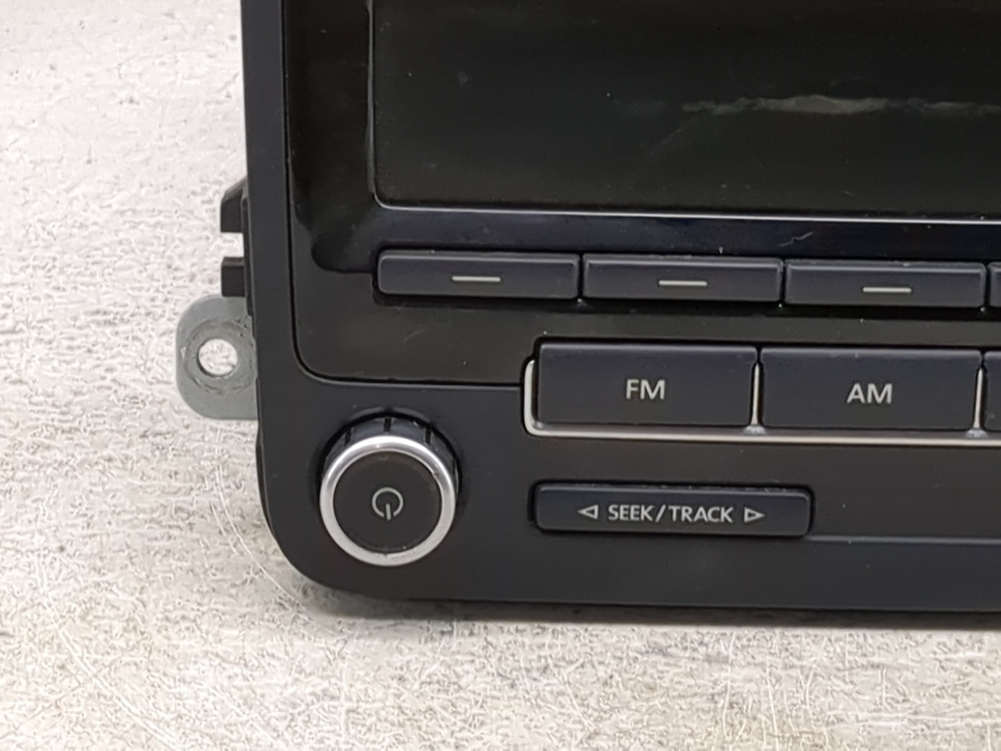 2012-2015 Volkswagen Passat Radio AM FM Cd Player Receiver Replacement P/N:1K0035164D 28352655 Fits OEM Used Auto Parts - Oe
