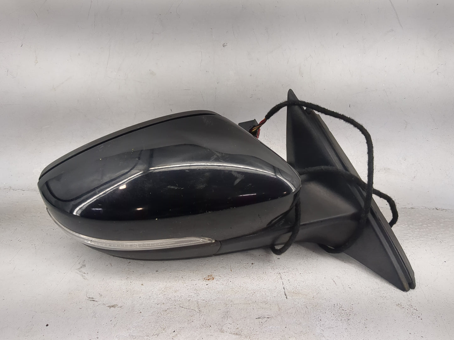 2013-2015 Volkswagen Passat Passenger Side View Mirror - Right Door Mirror OEM Used - Oemusedautoparts1.com