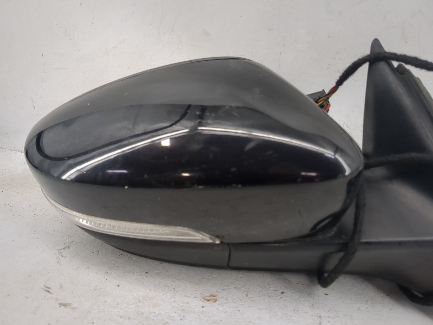 2013-2015 Volkswagen Passat Passenger Side View Mirror - Right Door Mirror OEM Used - Oemusedautoparts1.com