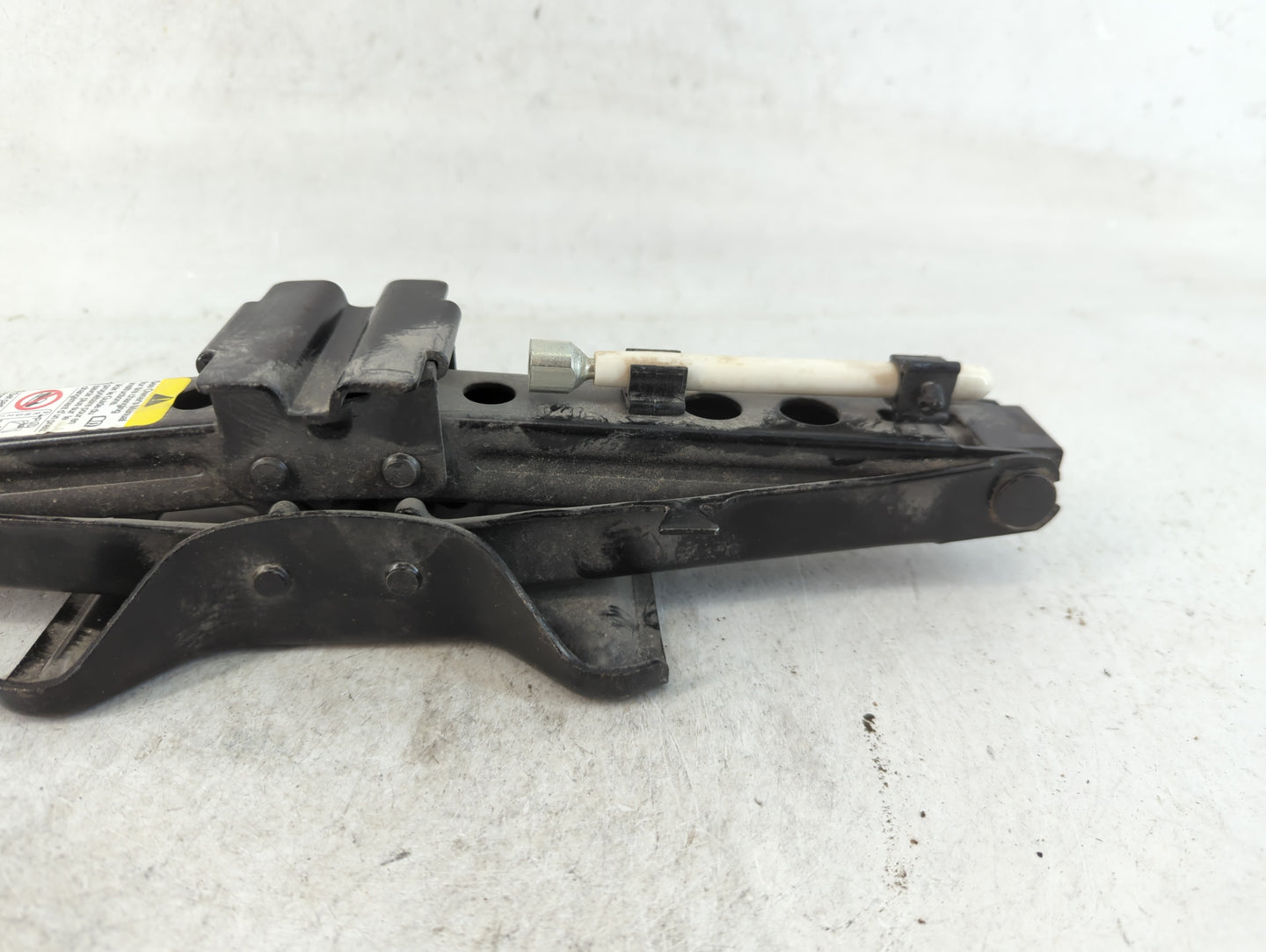 2013 Volkswagen Passat Spare Scissor Car Jack 783998 - Oemusedautoparts1.com