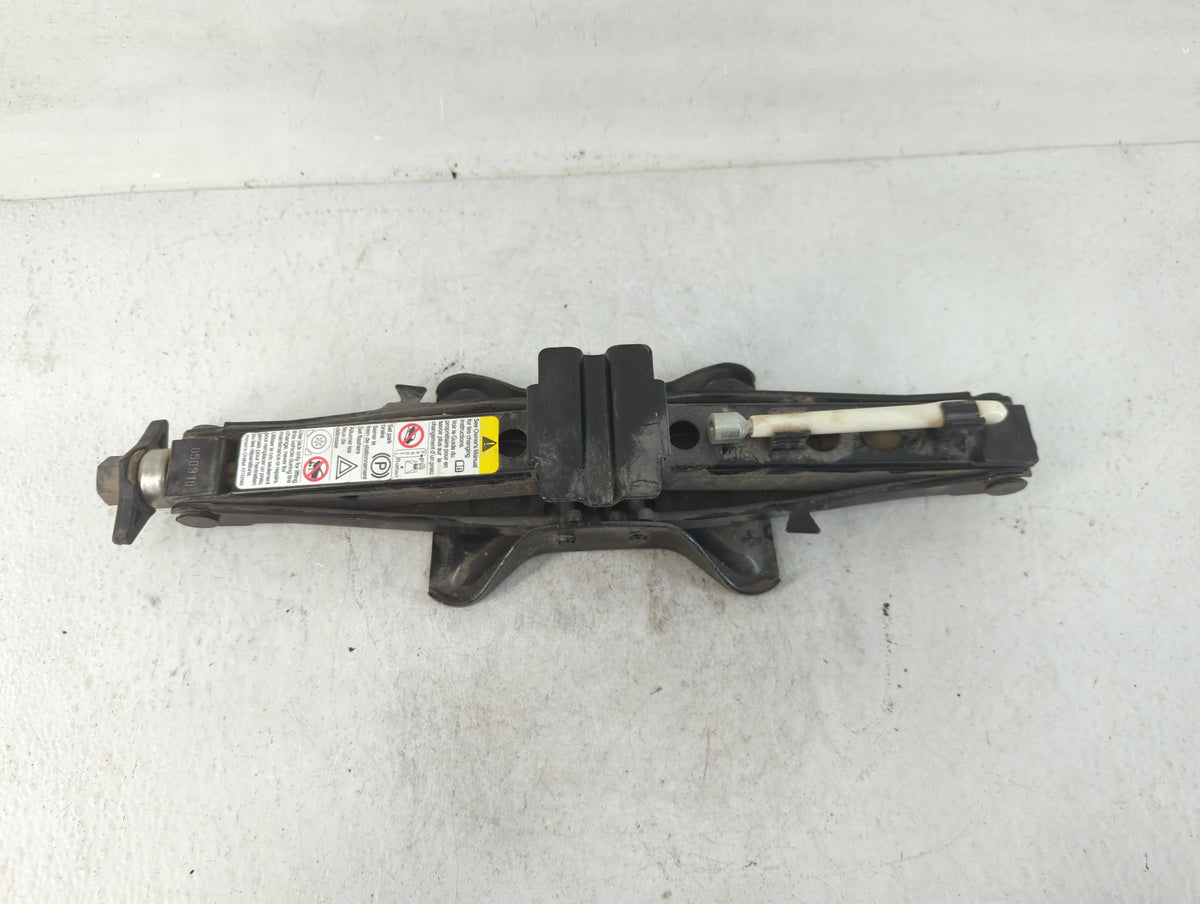 2013 Volkswagen Passat Spare Scissor Car Jack 783998 - Oemusedautoparts1.com