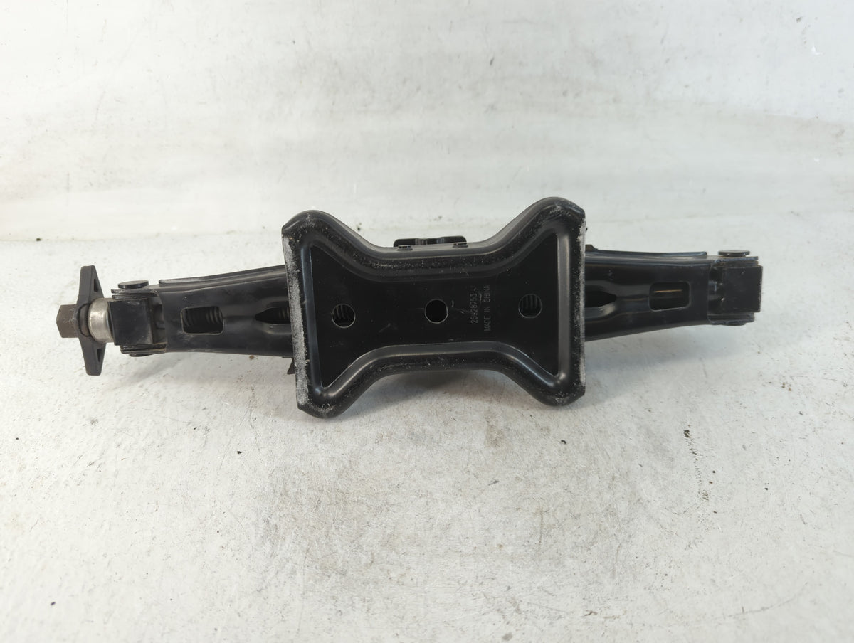 2013 Volkswagen Passat Spare Scissor Car Jack 783998 - Oemusedautoparts1.com
