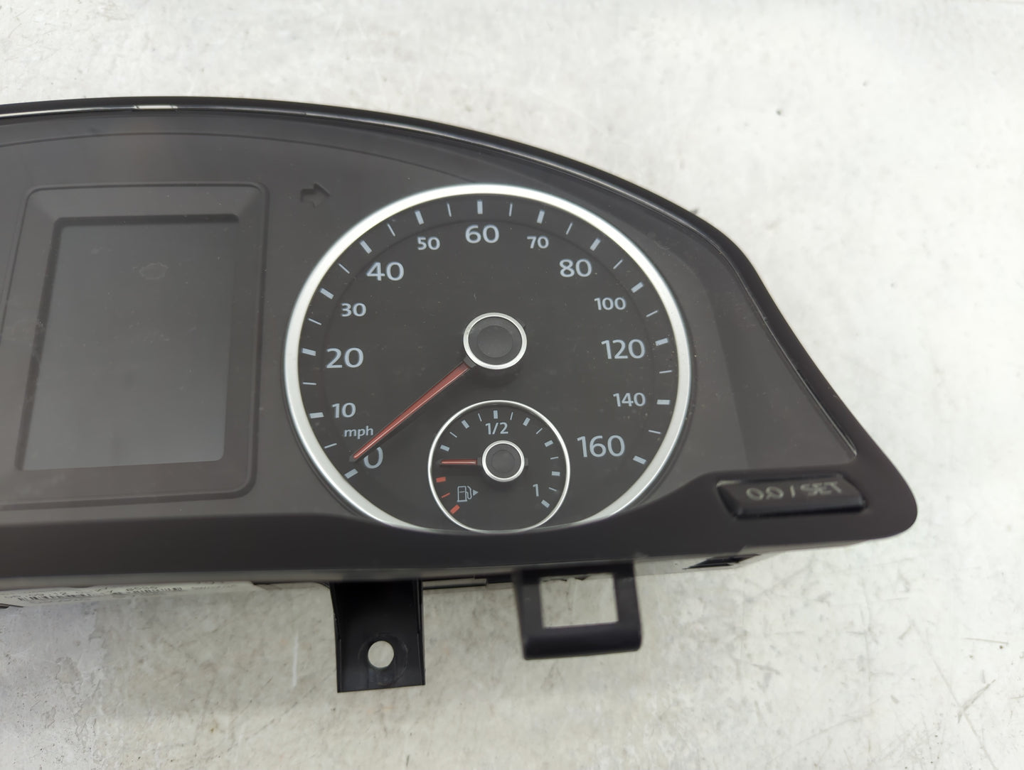 2013-2017 Volkswagen Tiguan Instrument Cluster Speedometer Gauges P/N:5N0920 Fits Fits 2013 2014 2015 2016 2017 OEM Used Aut