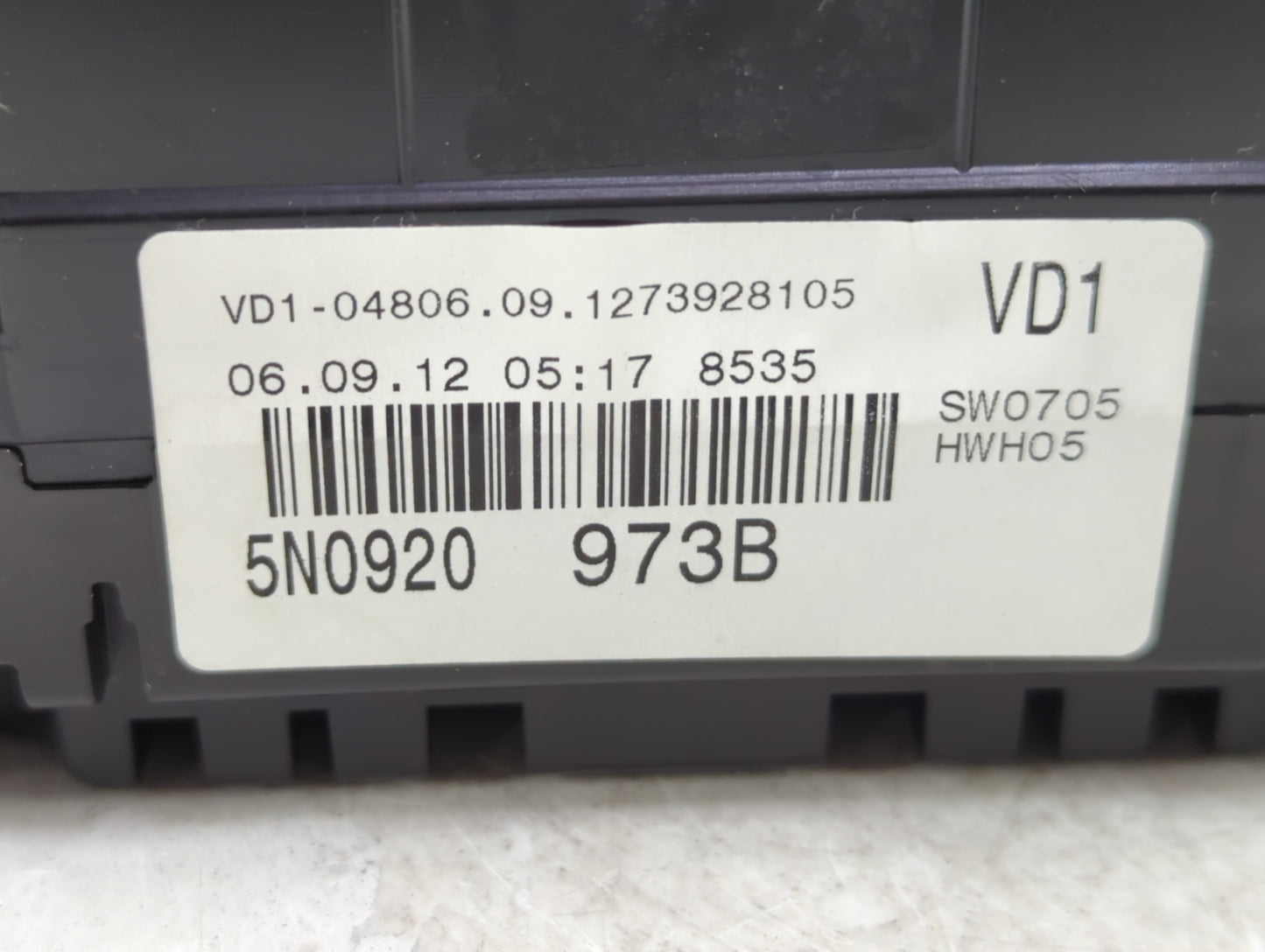 2013-2017 Volkswagen Tiguan Instrument Cluster Speedometer Gauges P/N:5N0920 Fits Fits 2013 2014 2015 2016 2017 OEM Used Aut