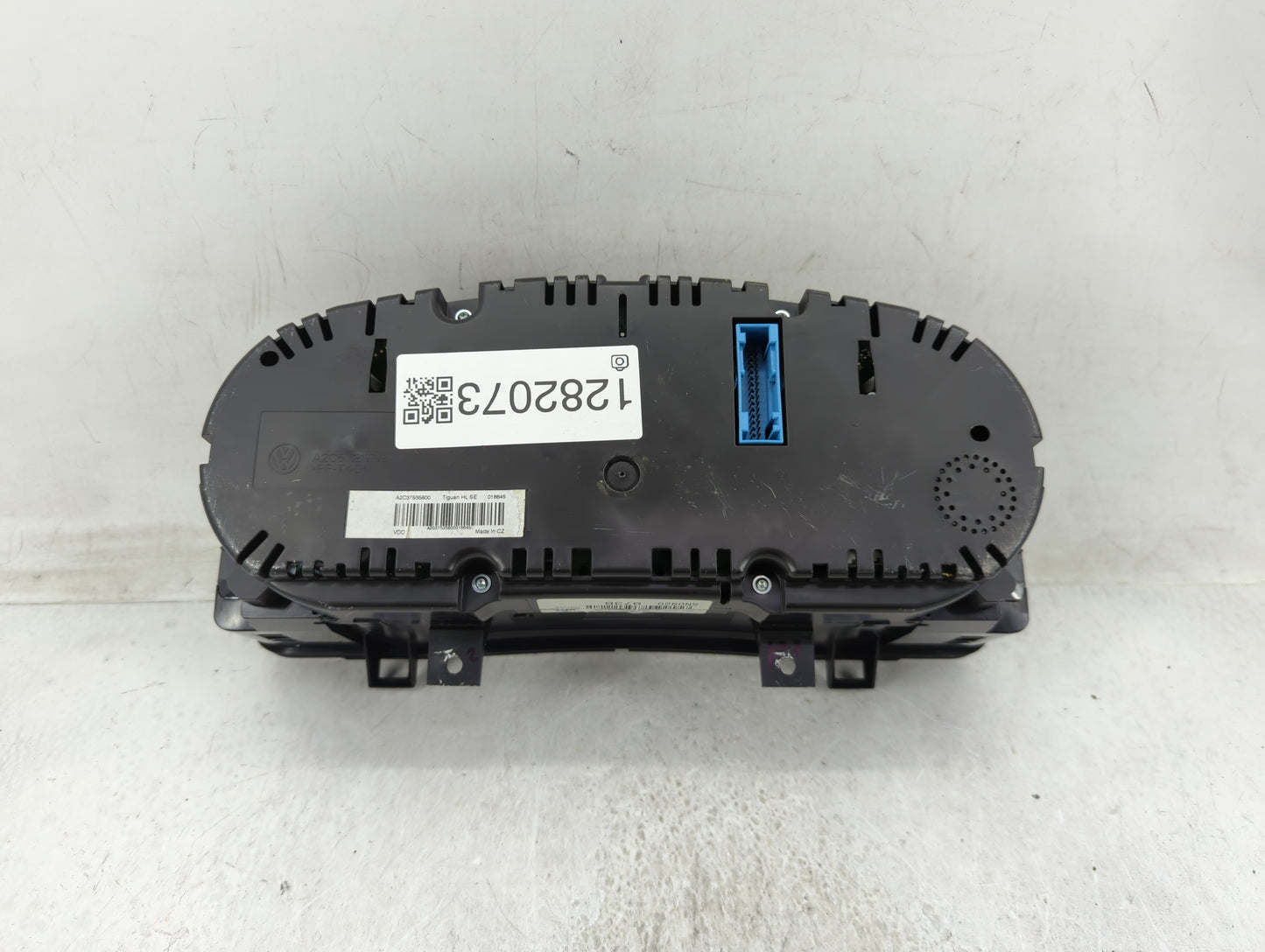 2013-2017 Volkswagen Tiguan Instrument Cluster Speedometer Gauges P/N:5N0920 Fits Fits 2013 2014 2015 2016 2017 OEM Used Aut