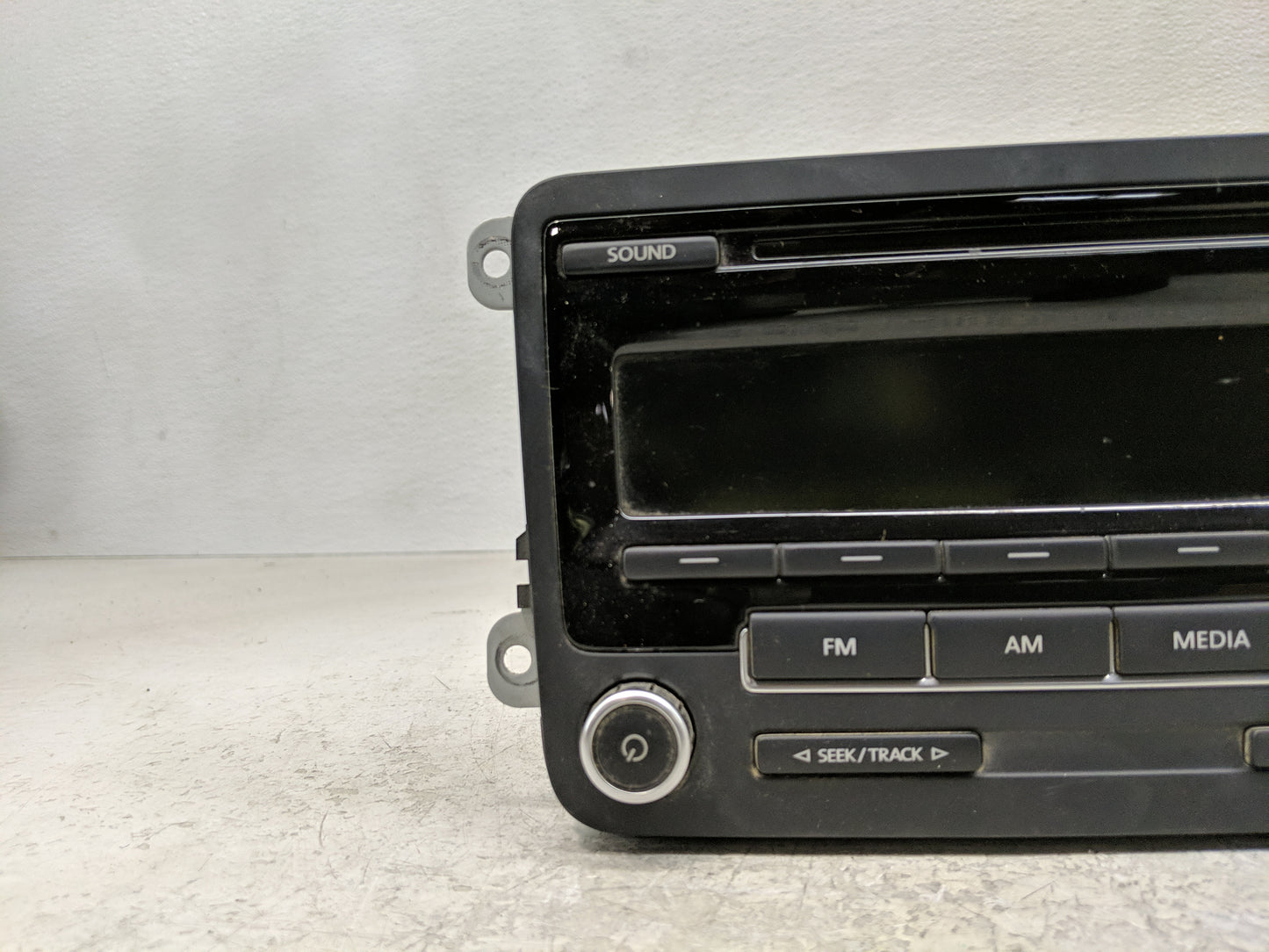 2009-2017 Volkswagen Tiguan Radio AM FM Cd Player Receiver Replacement P/N:5N0 035 164 D Fits OEM Used Auto Parts - Oemuseda