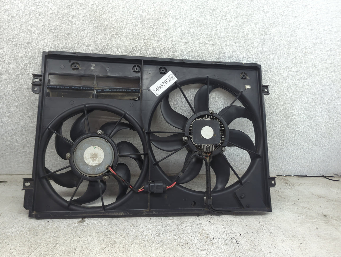 2009-2018 Volkswagen Tiguan Electric Radiator Cooling Fan Motor Assembly P/N:1K0 121 223 Fits OEM Used Auto Parts - Oemuseda