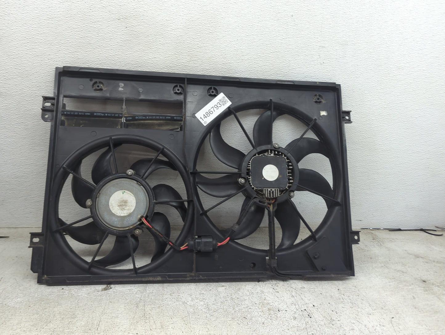 2009-2018 Volkswagen Tiguan Electric Radiator Cooling Fan Motor Assembly P/N:1K0 121 223 Fits OEM Used Auto Parts - Oemuseda
