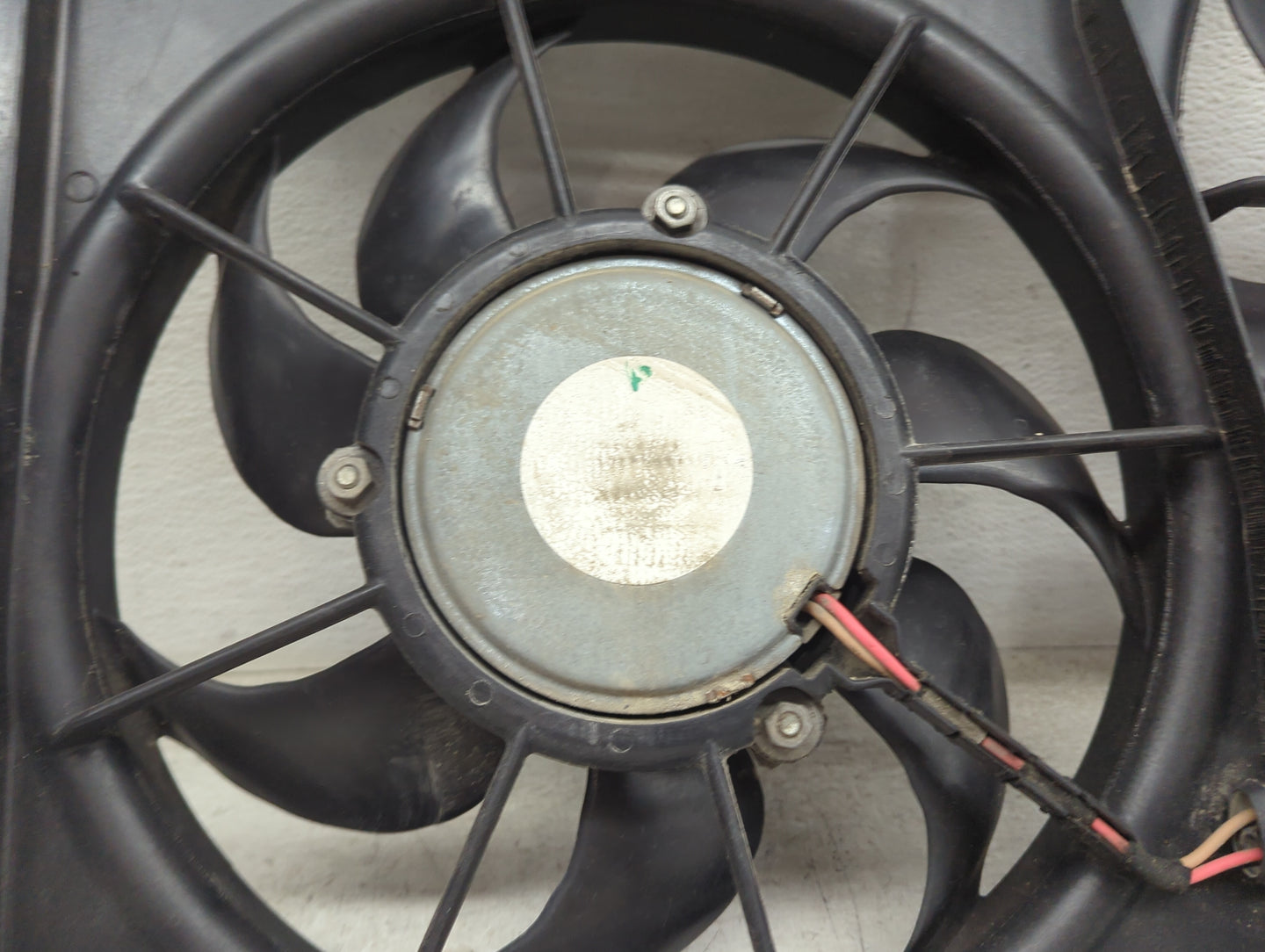 2009-2018 Volkswagen Tiguan Electric Radiator Cooling Fan Motor Assembly P/N:1K0 121 223 Fits OEM Used Auto Parts - Oemuseda