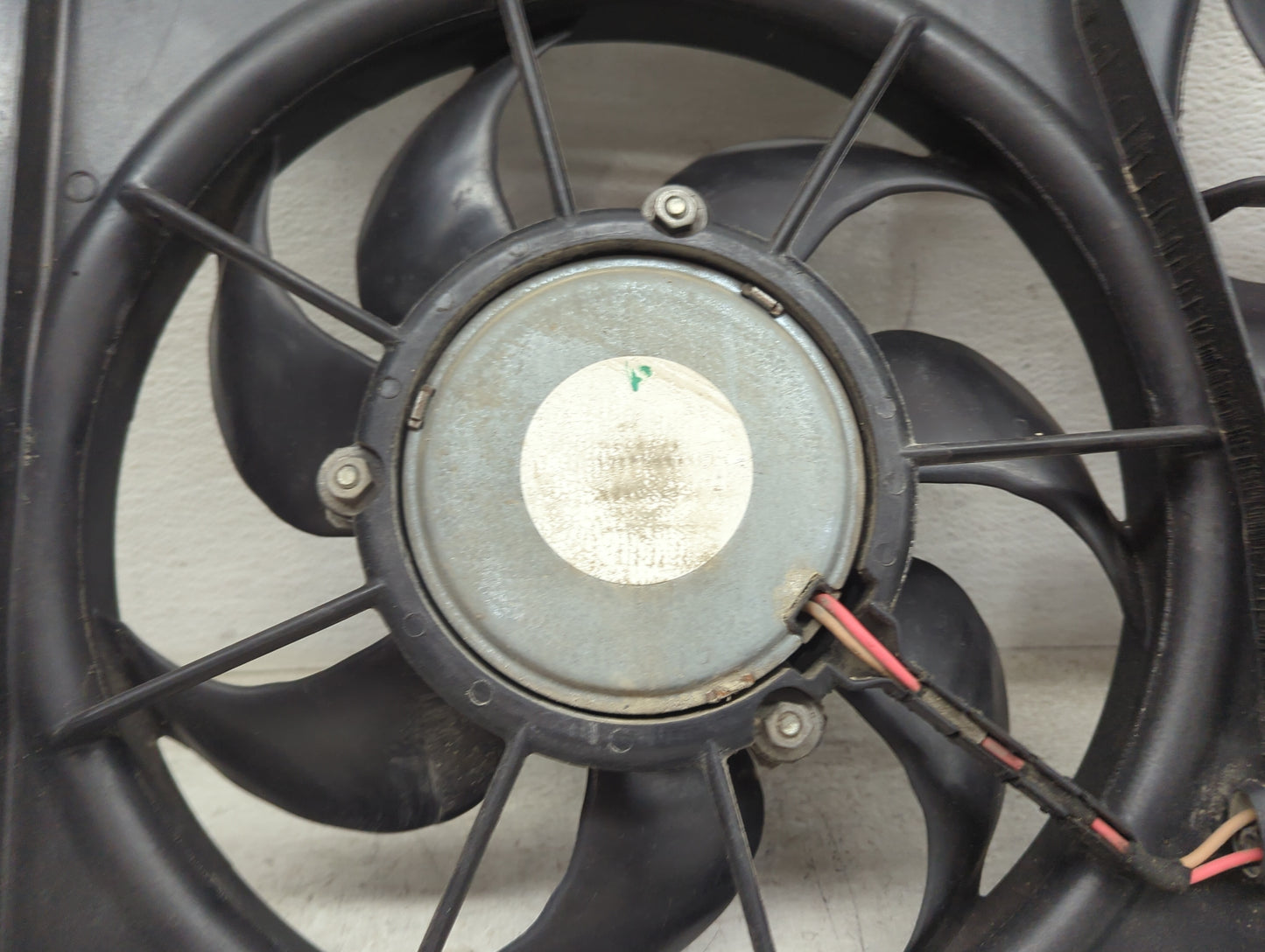 2009-2018 Volkswagen Tiguan Electric Radiator Cooling Fan Motor Assembly P/N:1K0 121 223 Fits OEM Used Auto Parts - Oemuseda