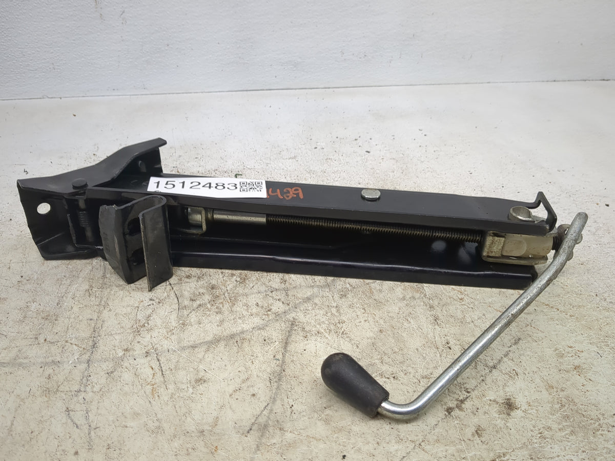 2013 Volkswagen Tiguan Spare Scissor Car Jack - Oemusedautoparts1.com