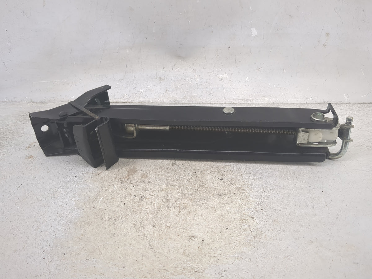 2013 Volkswagen Tiguan Spare Scissor Car Jack 1516313 - Oemusedautoparts1.com