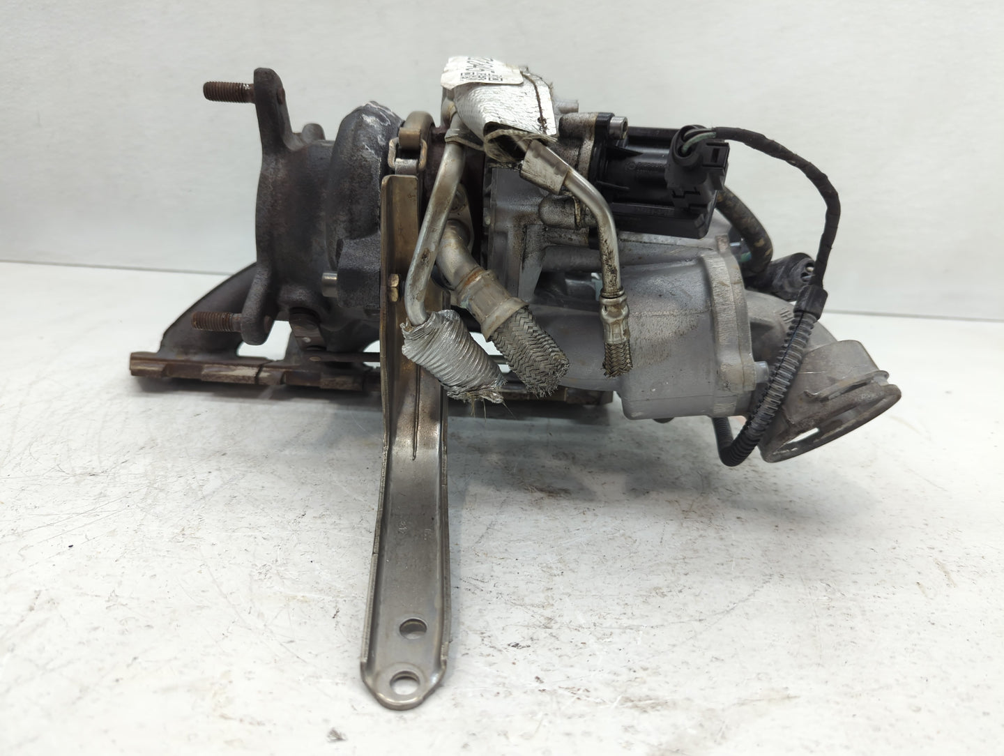 2009 Volkswagen Tiguan Turbocharger Exhaust Manifold With Turbo Charger - Oemusedautoparts1.com