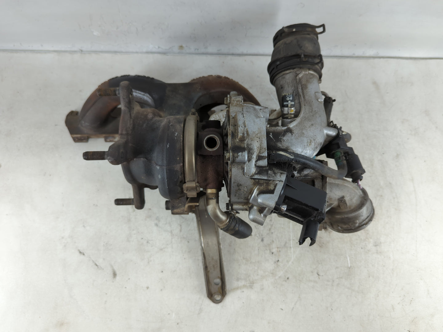 2009 Volkswagen Tiguan Turbocharger Exhaust Manifold With Turbo Charger - Oemusedautoparts1.com