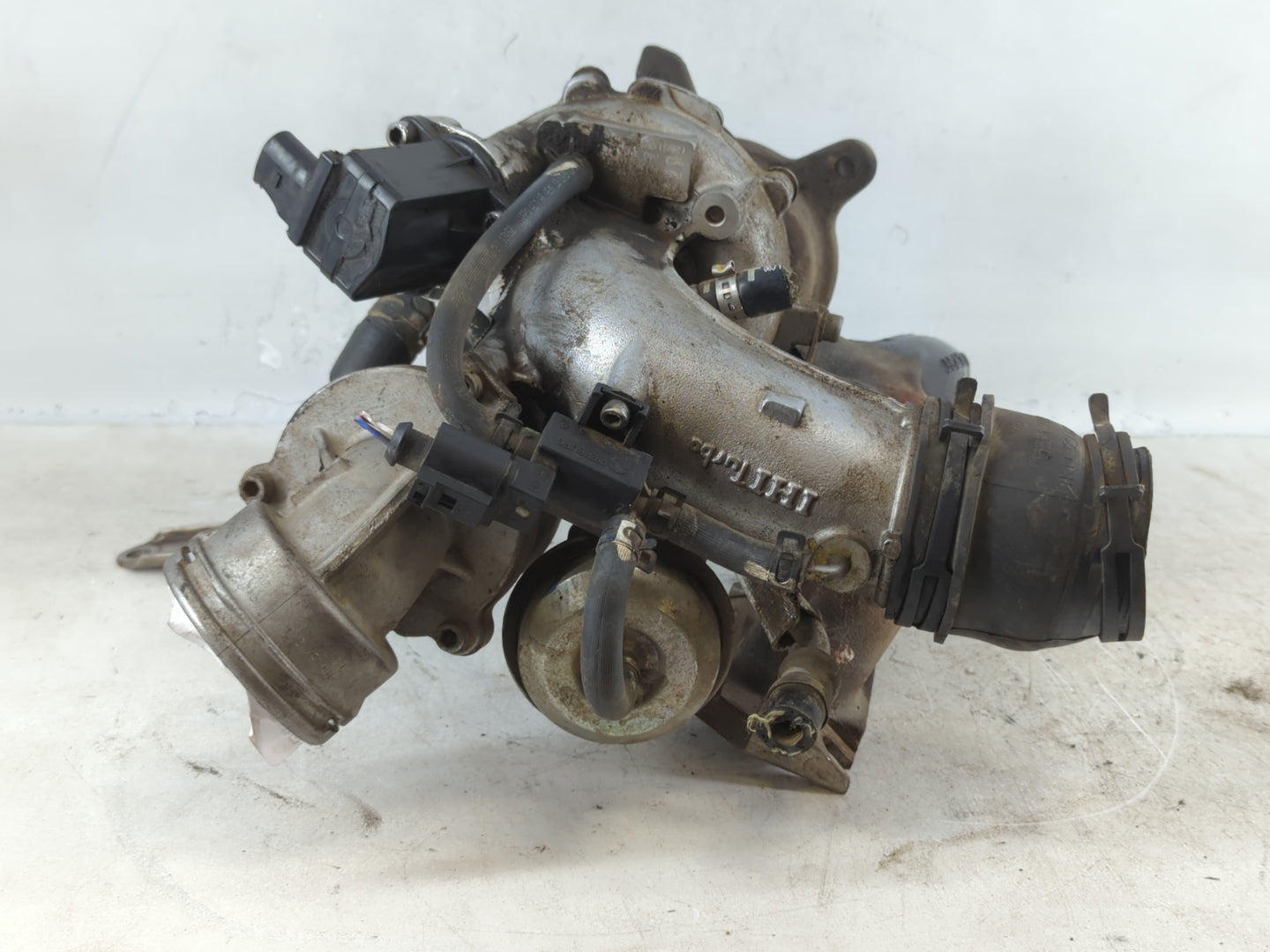 2009 Volkswagen Tiguan Turbocharger Exhaust Manifold With Turbo Charger - Oemusedautoparts1.com