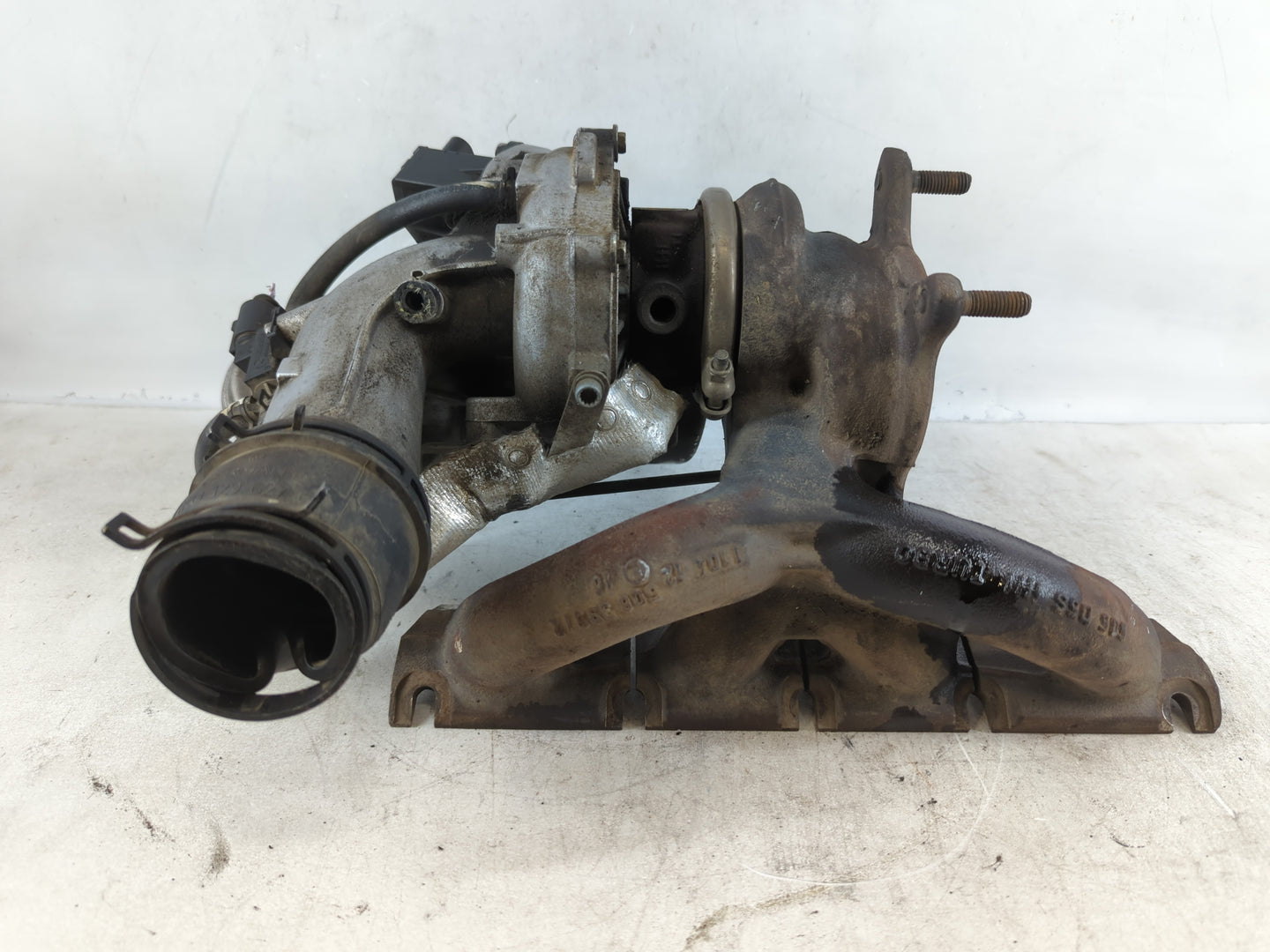2009 Volkswagen Tiguan Turbocharger Exhaust Manifold With Turbo Charger - Oemusedautoparts1.com