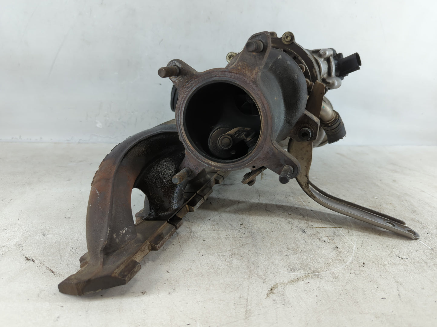 2009 Volkswagen Tiguan Turbocharger Exhaust Manifold With Turbo Charger - Oemusedautoparts1.com