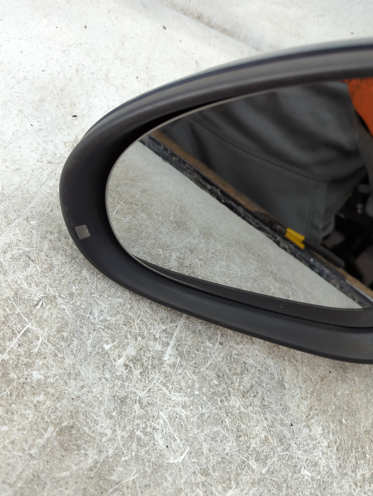2011-2014 Volkswagen Touareg Driver Side View Mirror - Left Door Mirror OEM Used - Oemusedautoparts1.com
