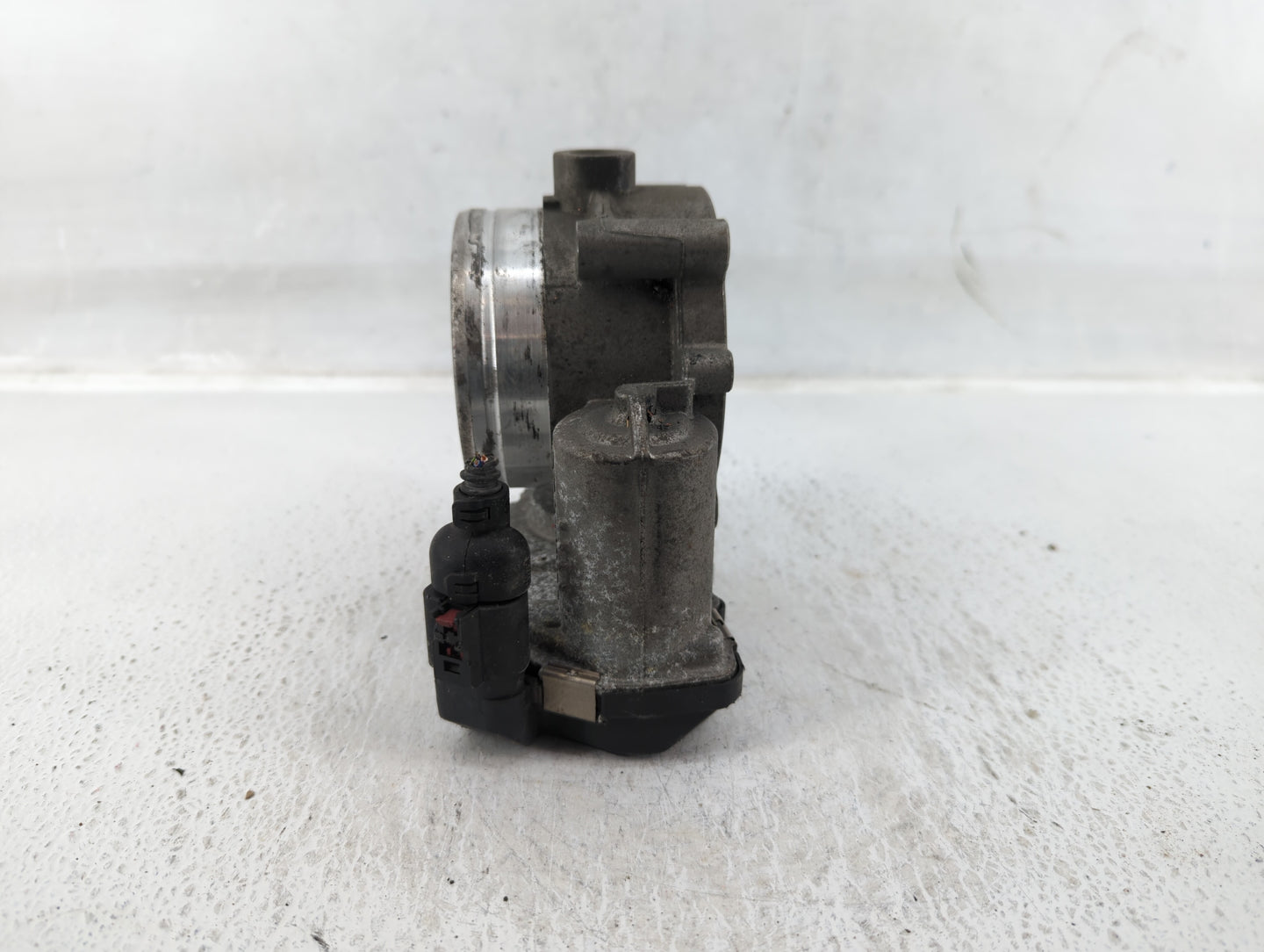 2011-2017 Volkswagen Touareg Throttle Body P/N:03H 133 062 A Fits Fits 2011 2012 2013 2014 2015 2016 2017 2018 OEM Used Auto