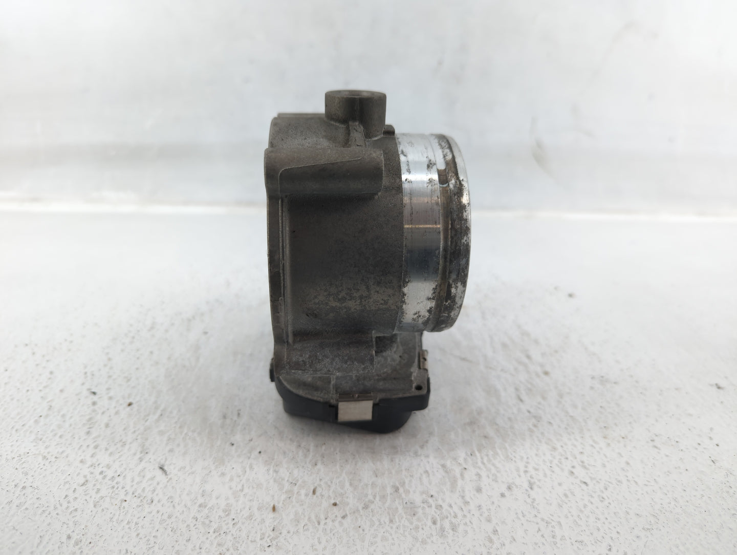 2011-2017 Volkswagen Touareg Throttle Body P/N:03H 133 062 A Fits Fits 2011 2012 2013 2014 2015 2016 2017 2018 OEM Used Auto