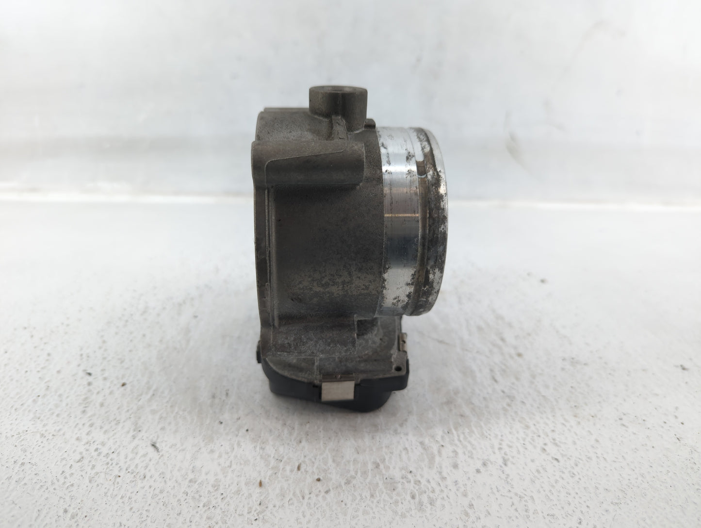 2011-2017 Volkswagen Touareg Throttle Body P/N:03H 133 062 A Fits Fits 2011 2012 2013 2014 2015 2016 2017 2018 OEM Used Auto