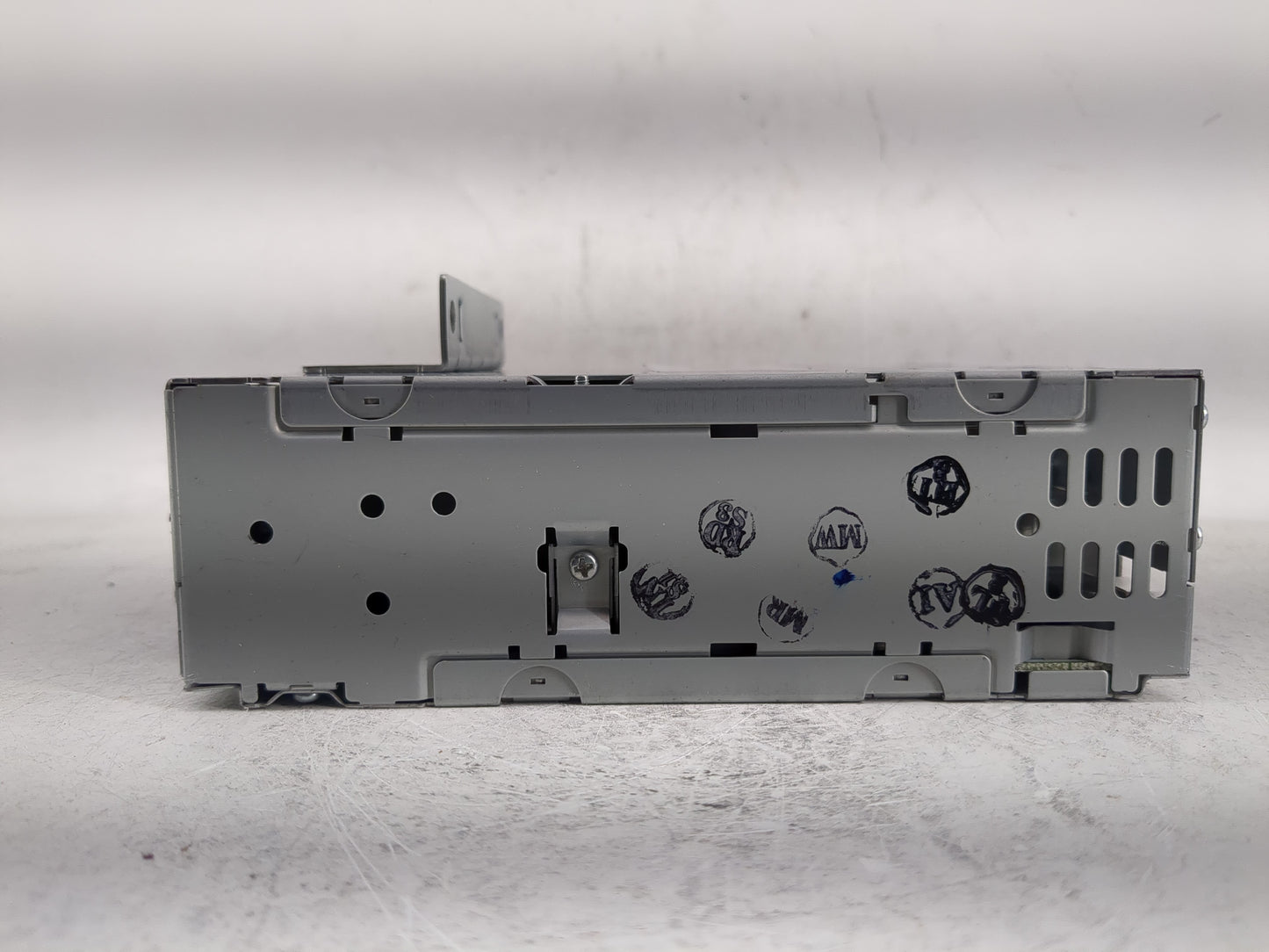 2009-2013 Volvo C30 Radio AM FM Cd Player Receiver Replacement P/N:31328060 Fits Fits 2009 2010 2011 2012 2013 OEM Used Auto