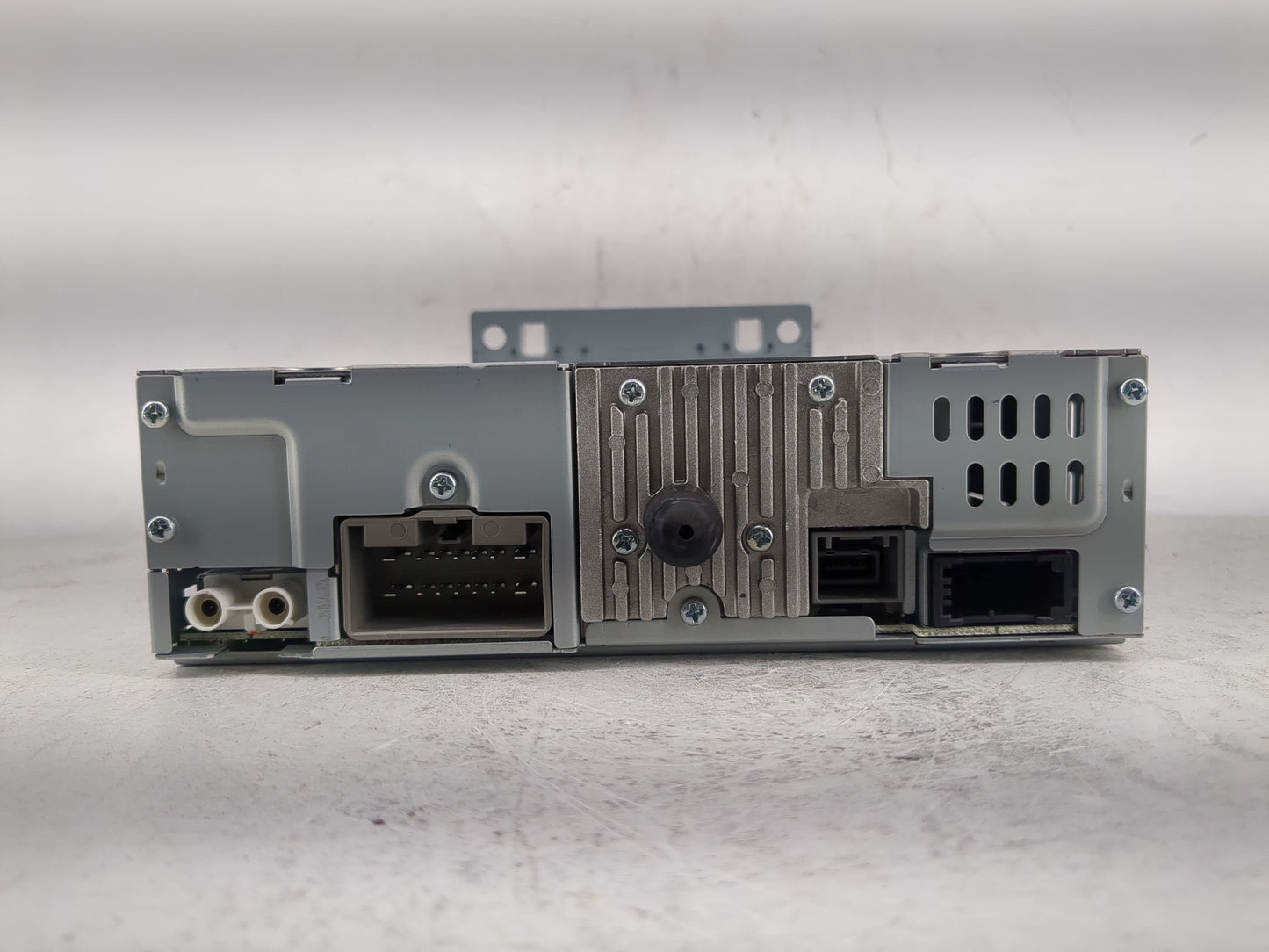 2009-2013 Volvo C30 Radio AM FM Cd Player Receiver Replacement P/N:31328060 Fits Fits 2009 2010 2011 2012 2013 OEM Used Auto
