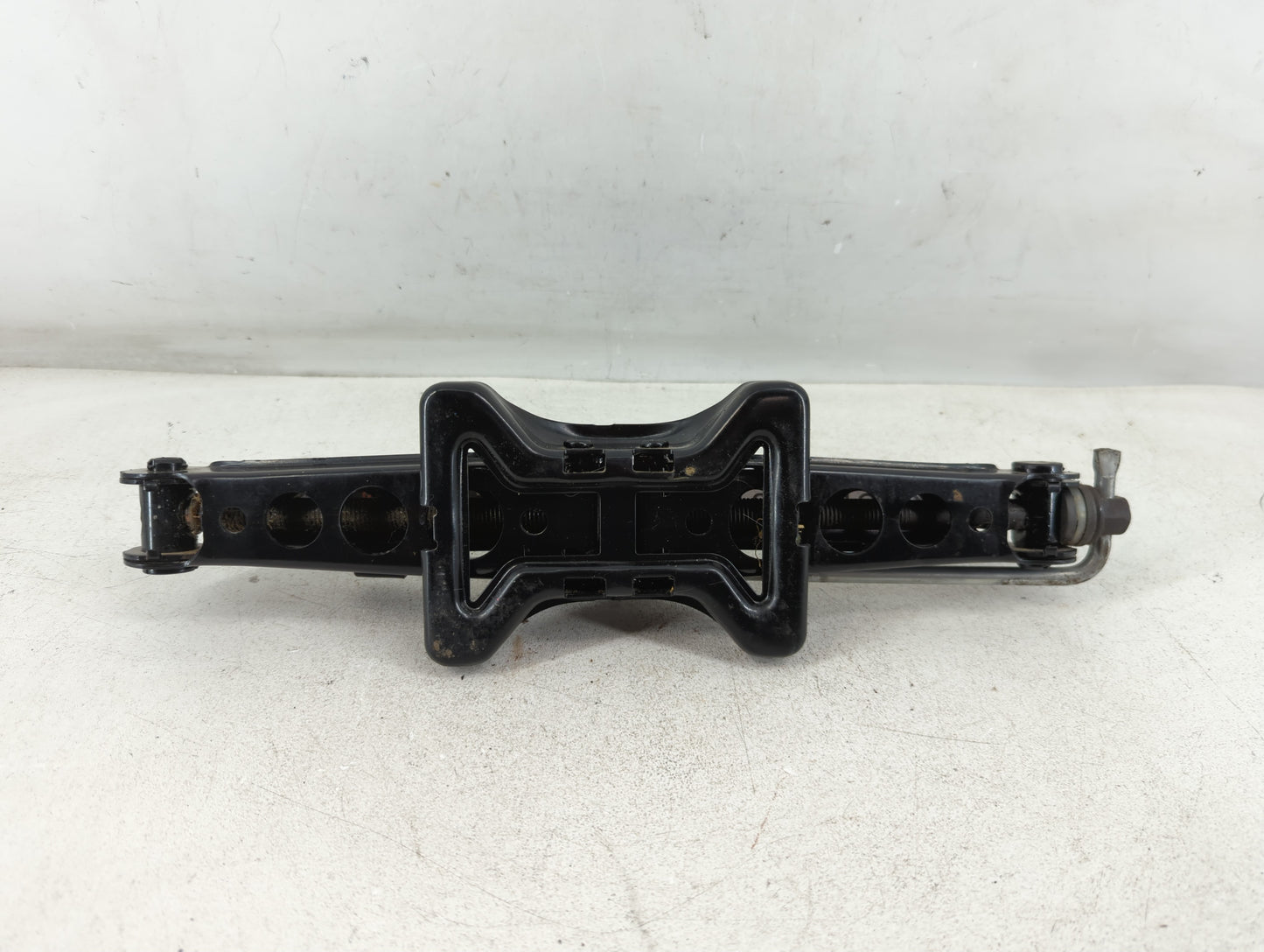 2013 Volvo S60 Spare Scissor Car Jack - Oemusedautoparts1.com