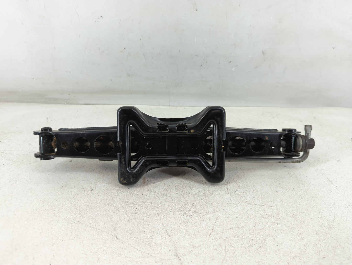 2013 Volvo S60 Spare Scissor Car Jack - Oemusedautoparts1.com